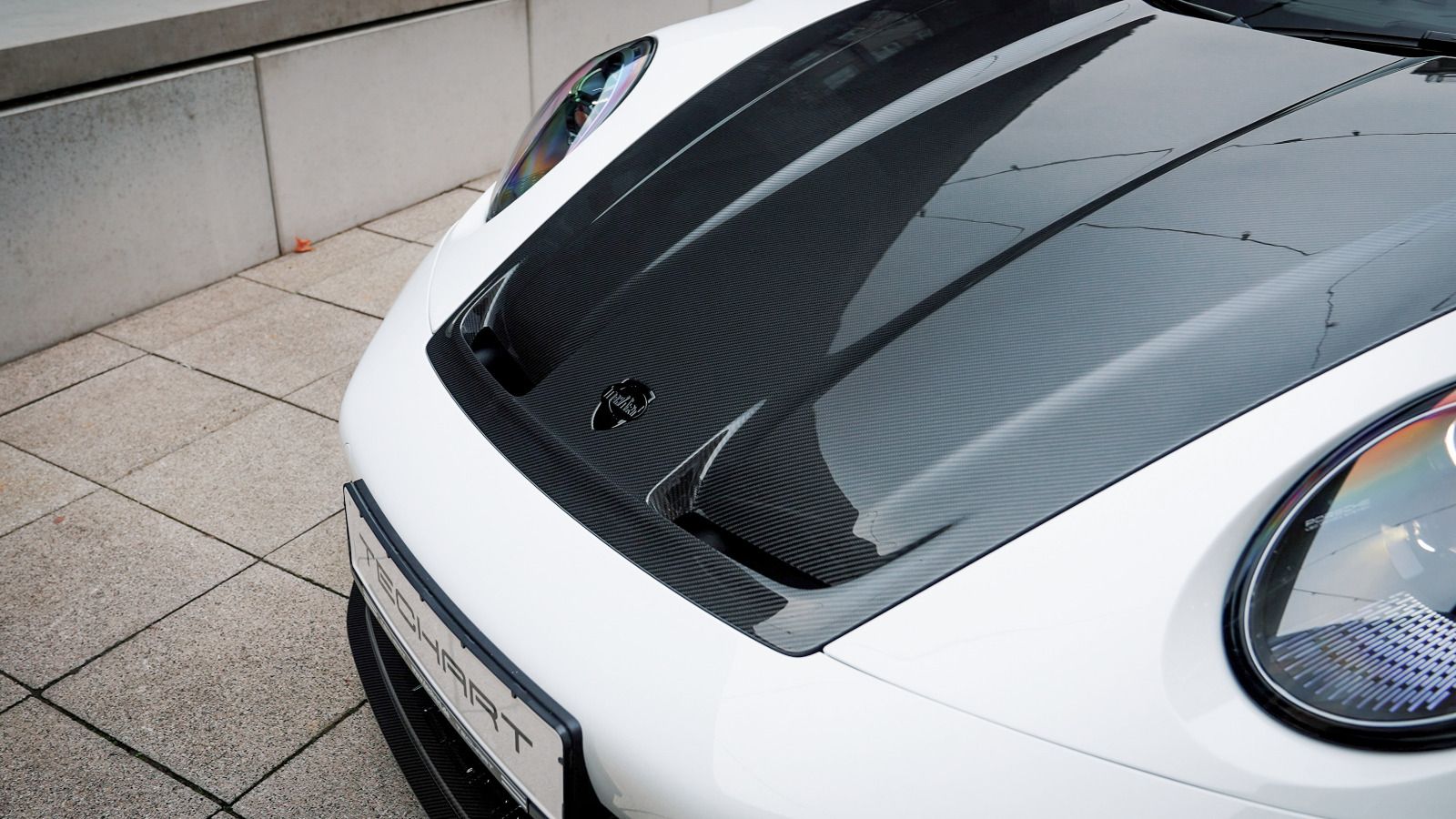 Porsche 911 (992) Aero Hood Carbon fiber with air ducts