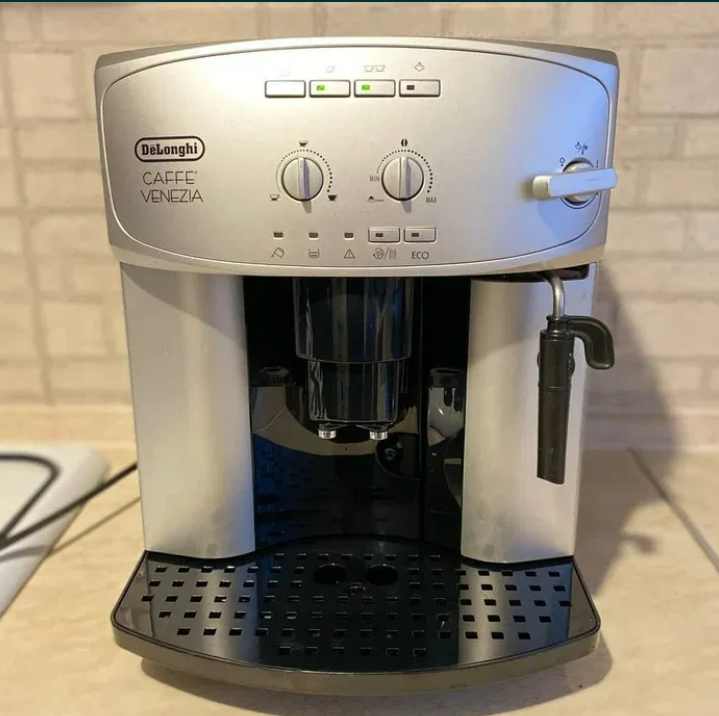 Кавомашина Delonghi Caffe Venezia ESAM2200