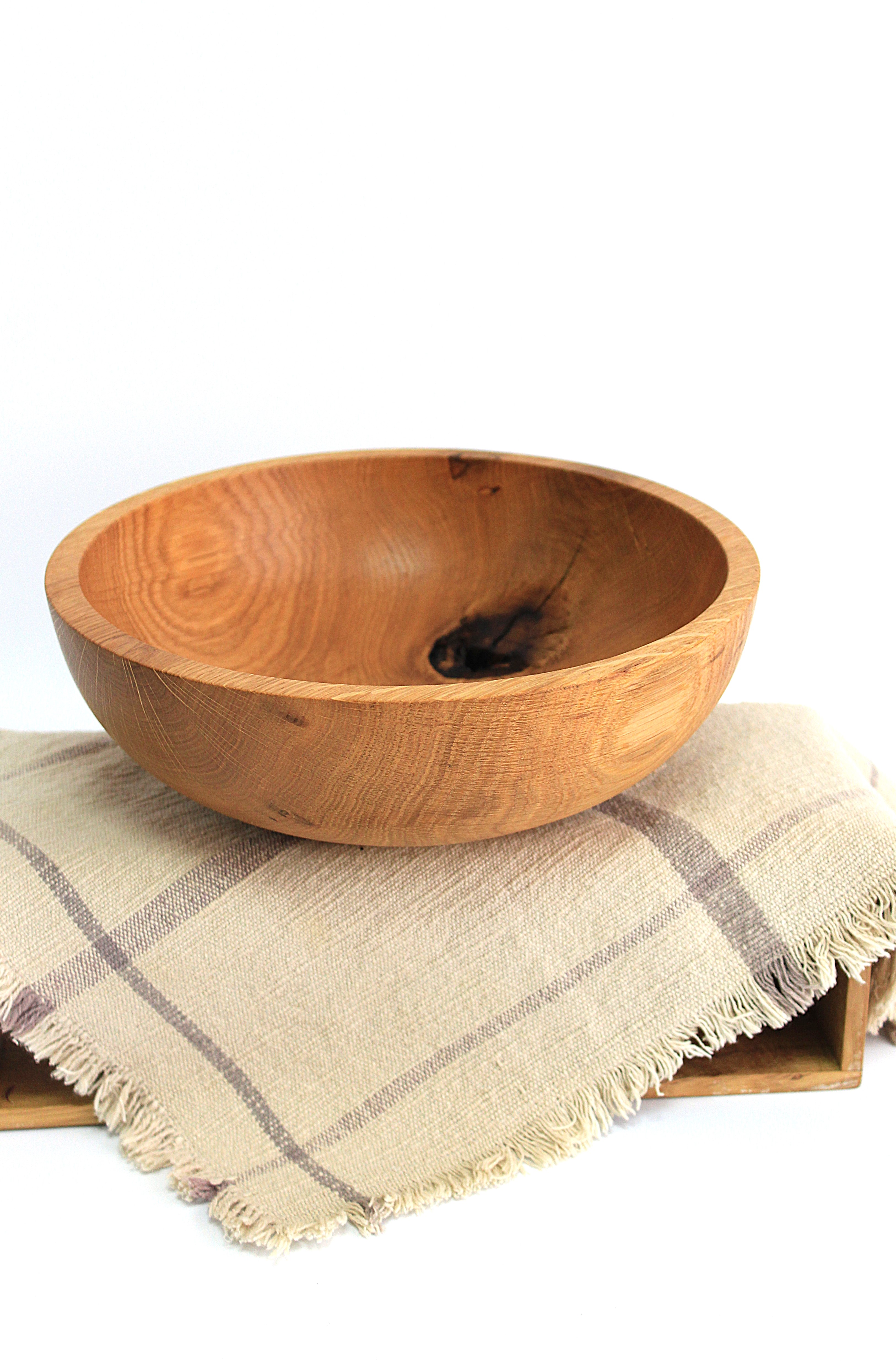 Миска з дуба для фруктів та горіхів