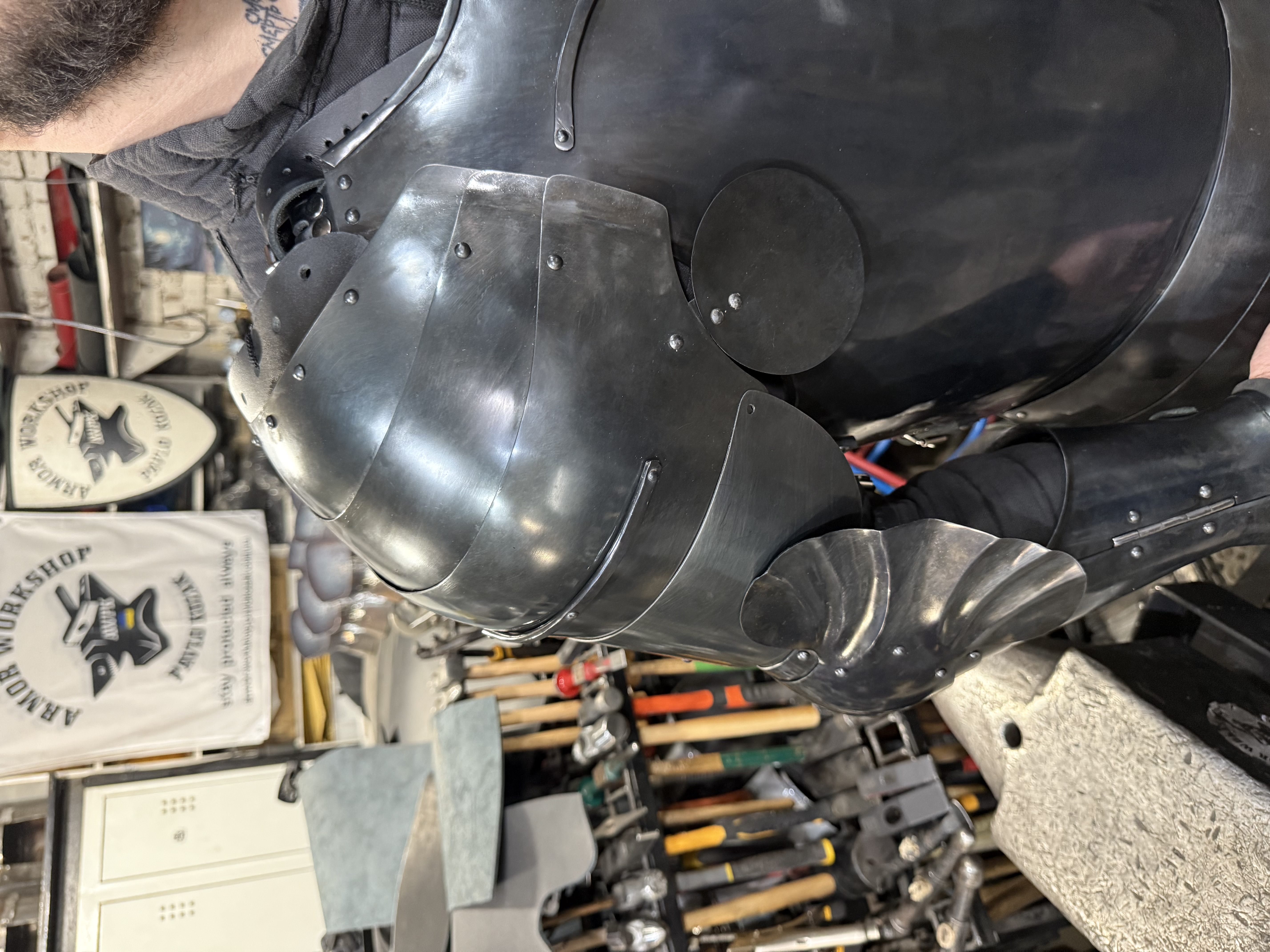 Armor shoulders “super black”