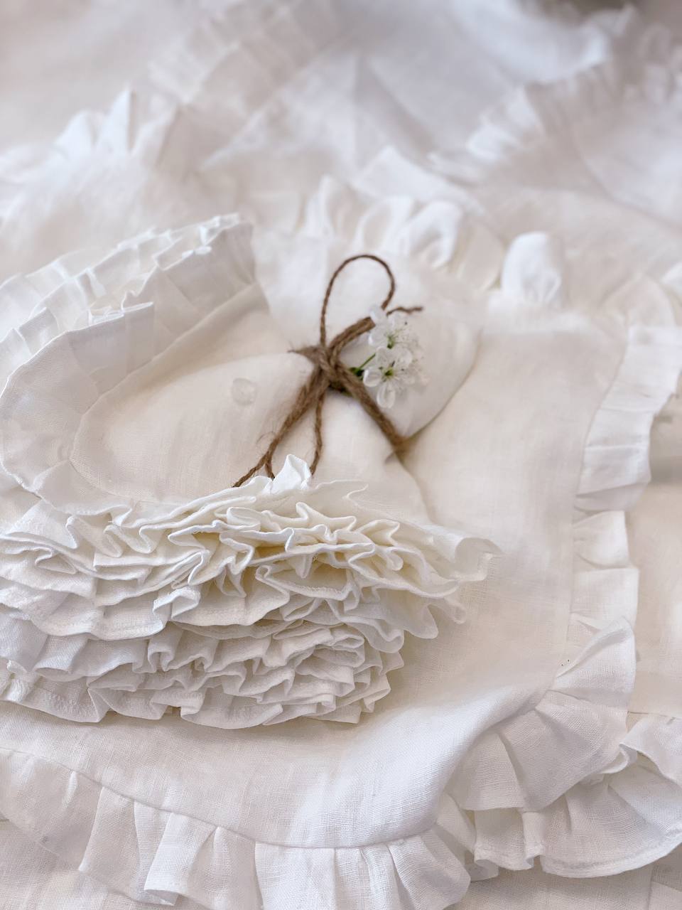 Колекція «Весна». Серветка біла, розміром 45*45, з рюшами