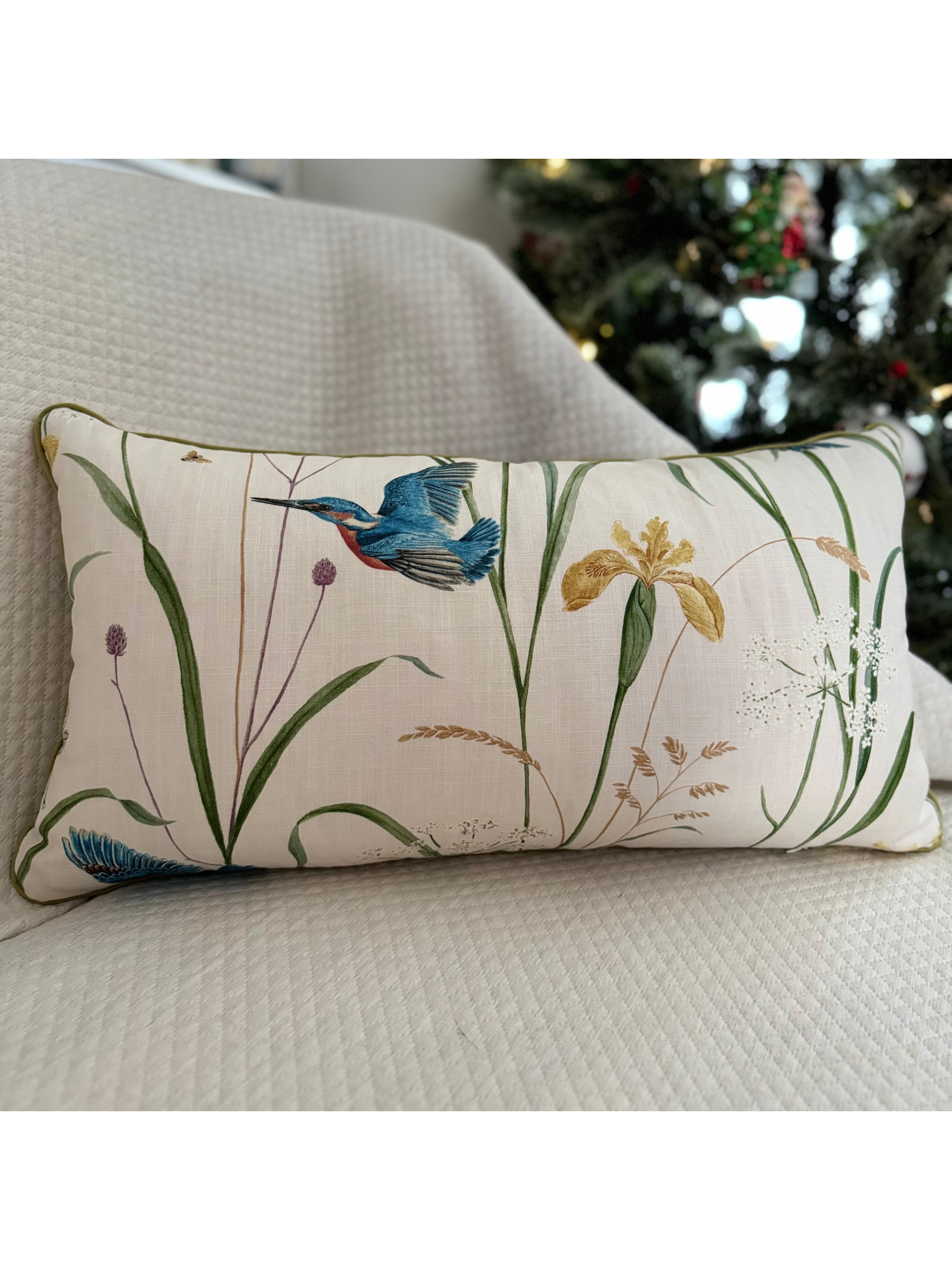 Decorative pillow with Kingfisher