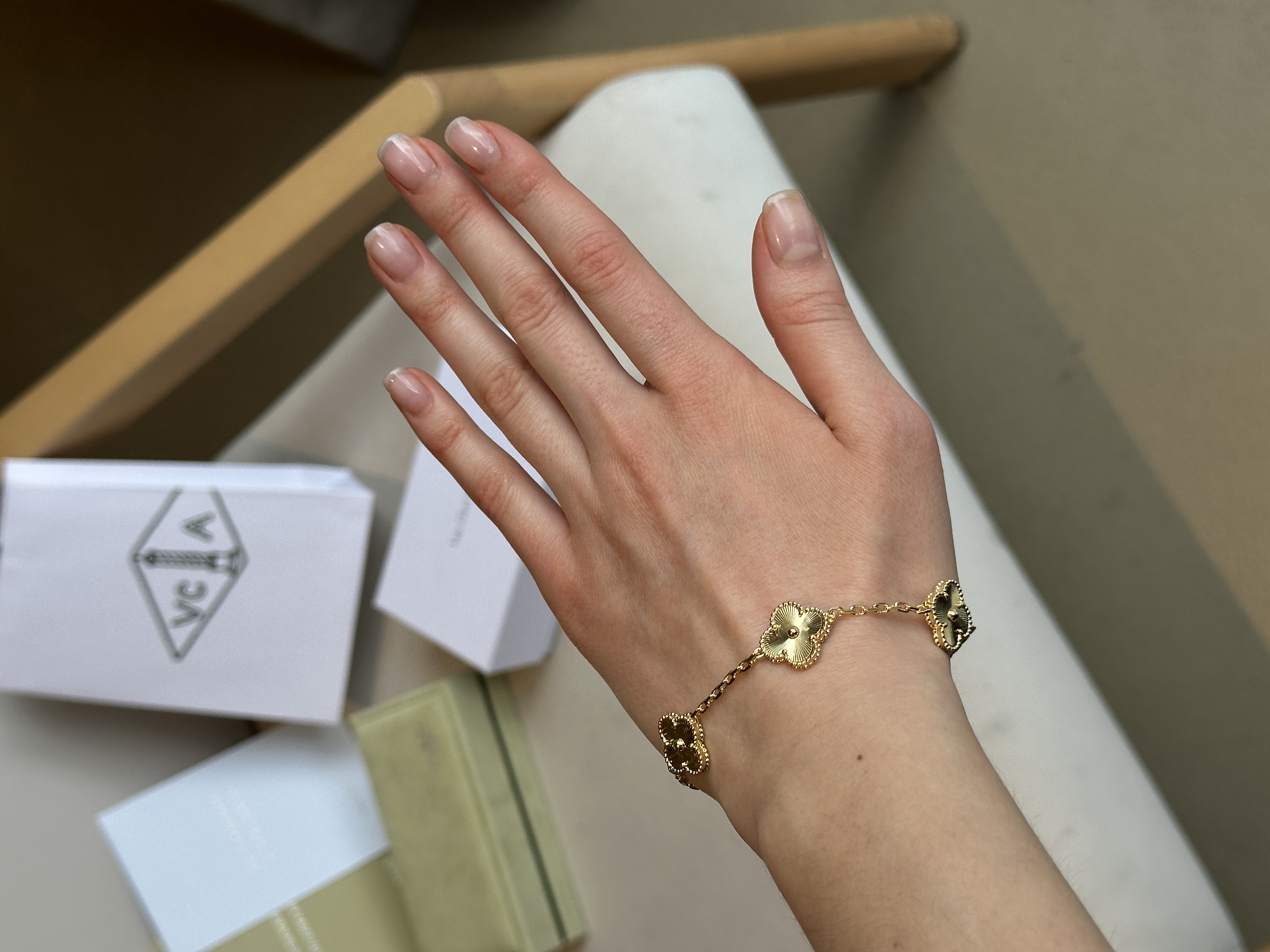 Van Cleef & Arpels Bracelet Vintage White Mother of Pearl K18 Yellow Gold