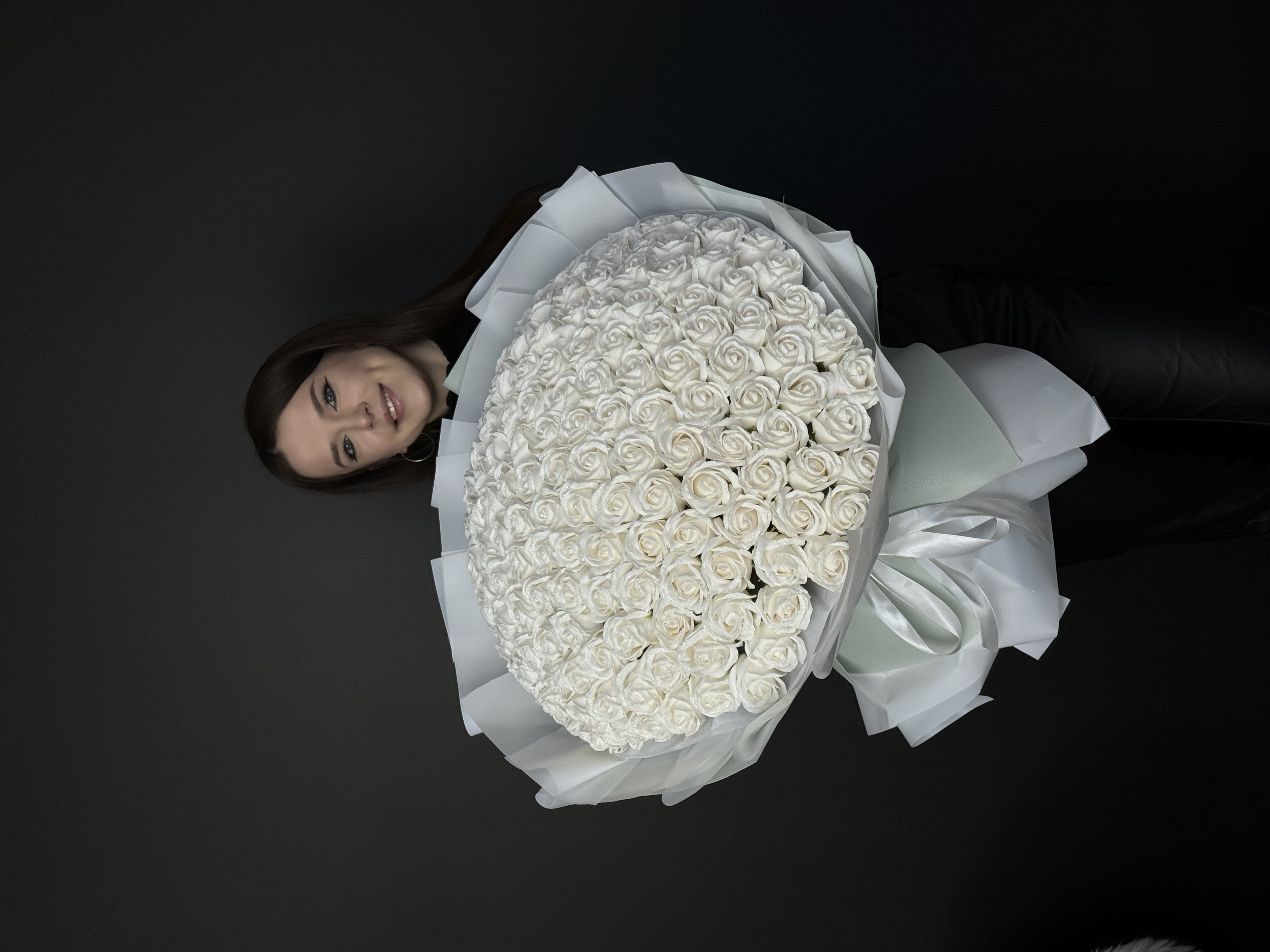 Білий букет на 151 троянду з блискітками🤍✨