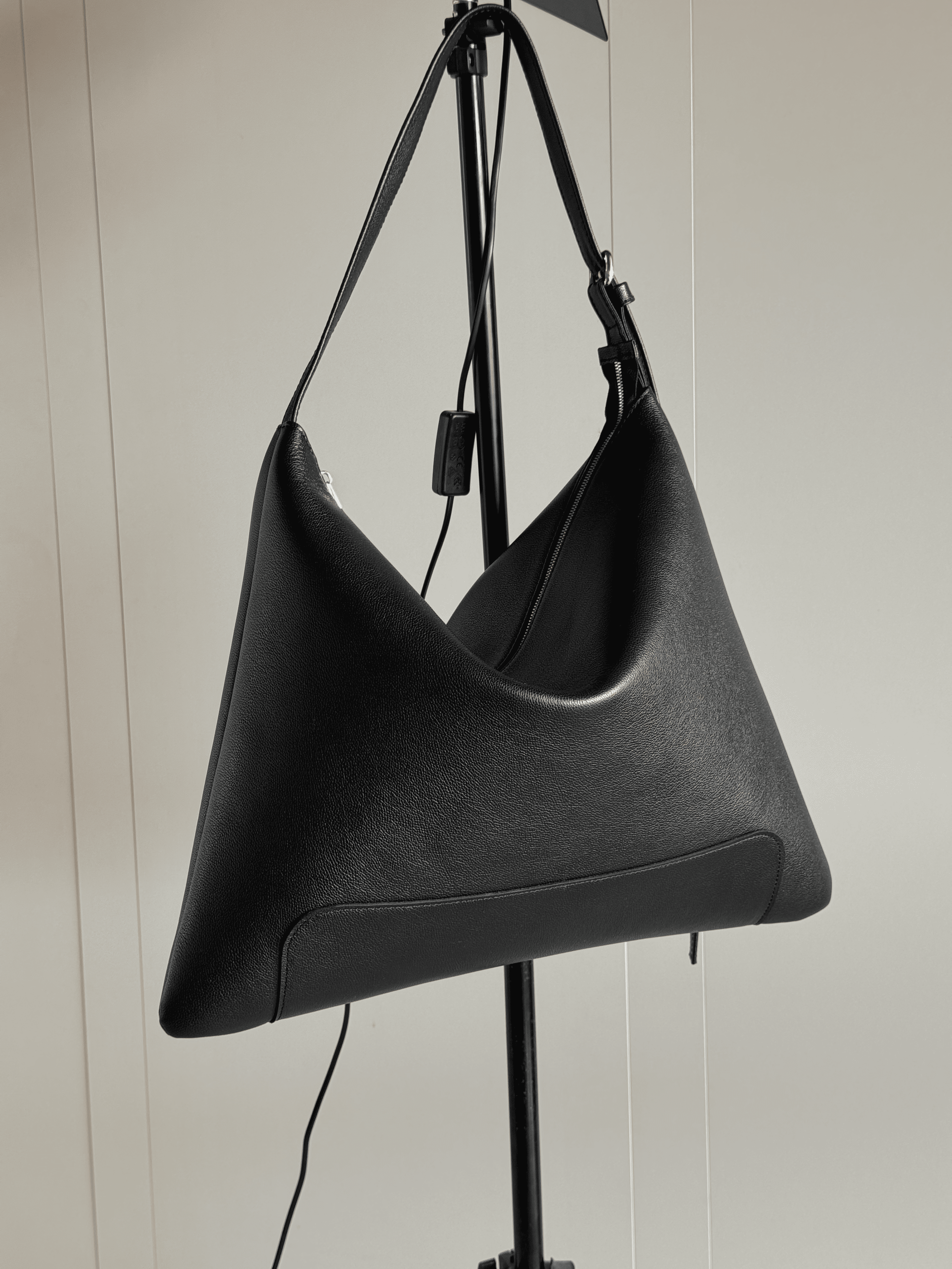 Flow Bag — м’яка сумка зі шкіри з динамічною формою | EVOL