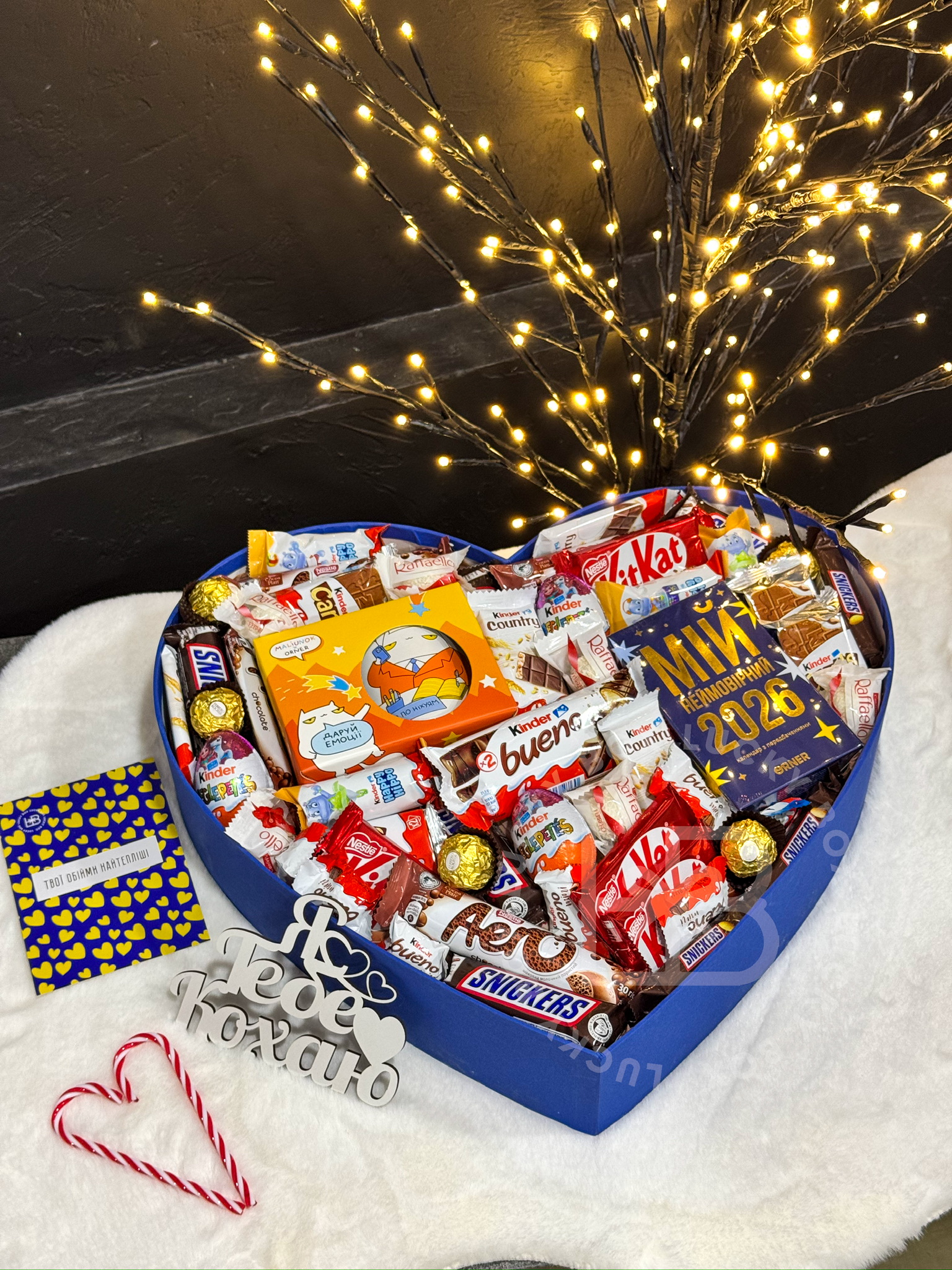 Серце з календарем передбачення та чашкою