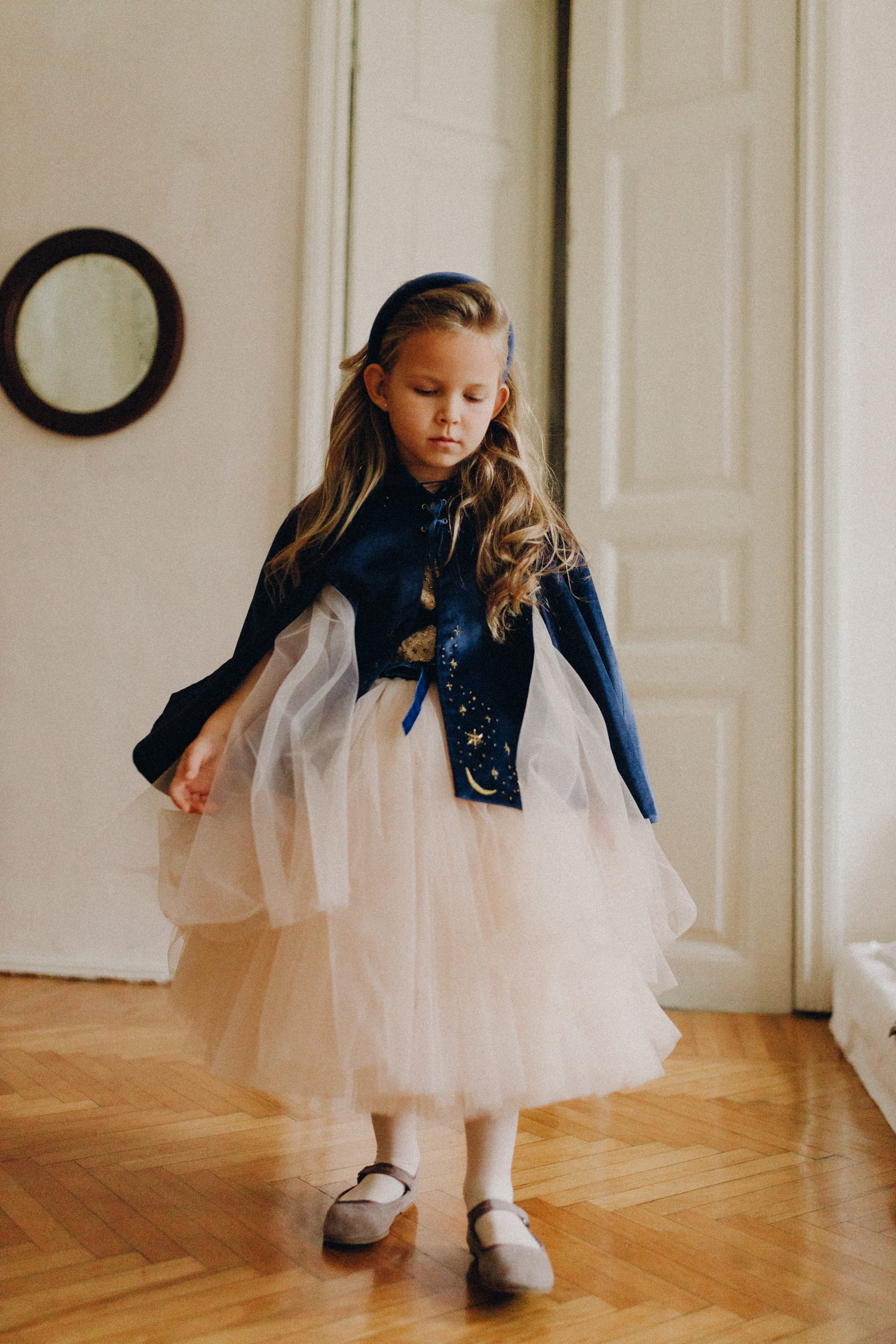 Чарівниця: сукня + пончо + аксесуари