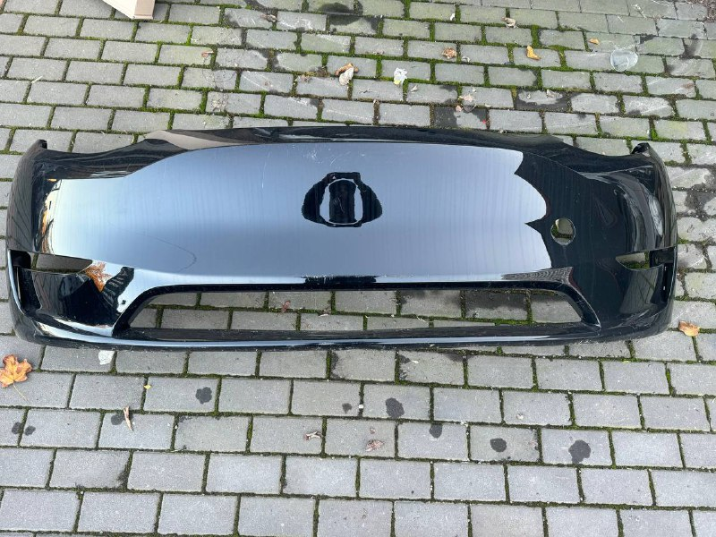 Передній бампер на Tesla MY чорний (голий, без парктроніків)