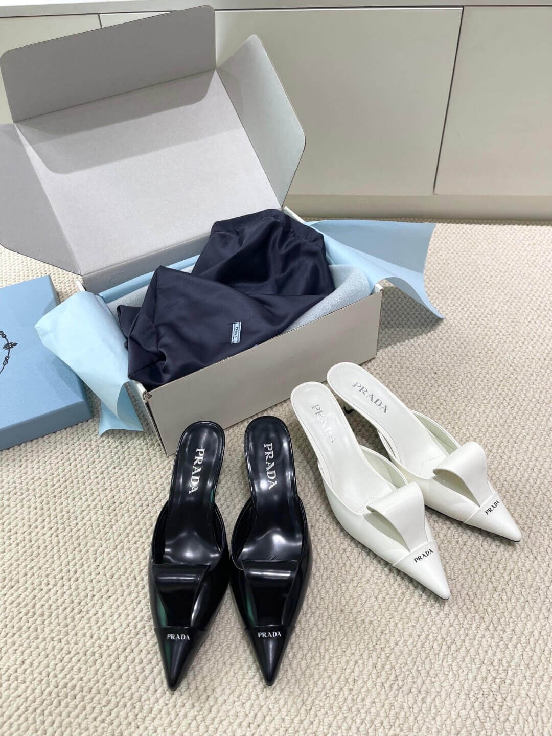 Prada босоніжки