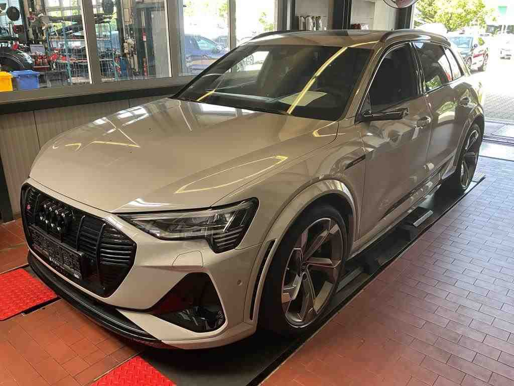 Audi E-tron S Quattro