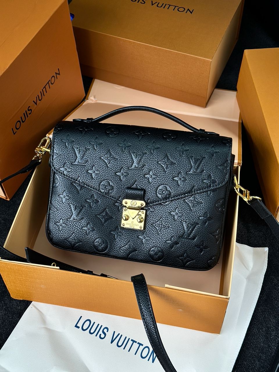 Louis Vuitton Pochette Métis Monogram Black