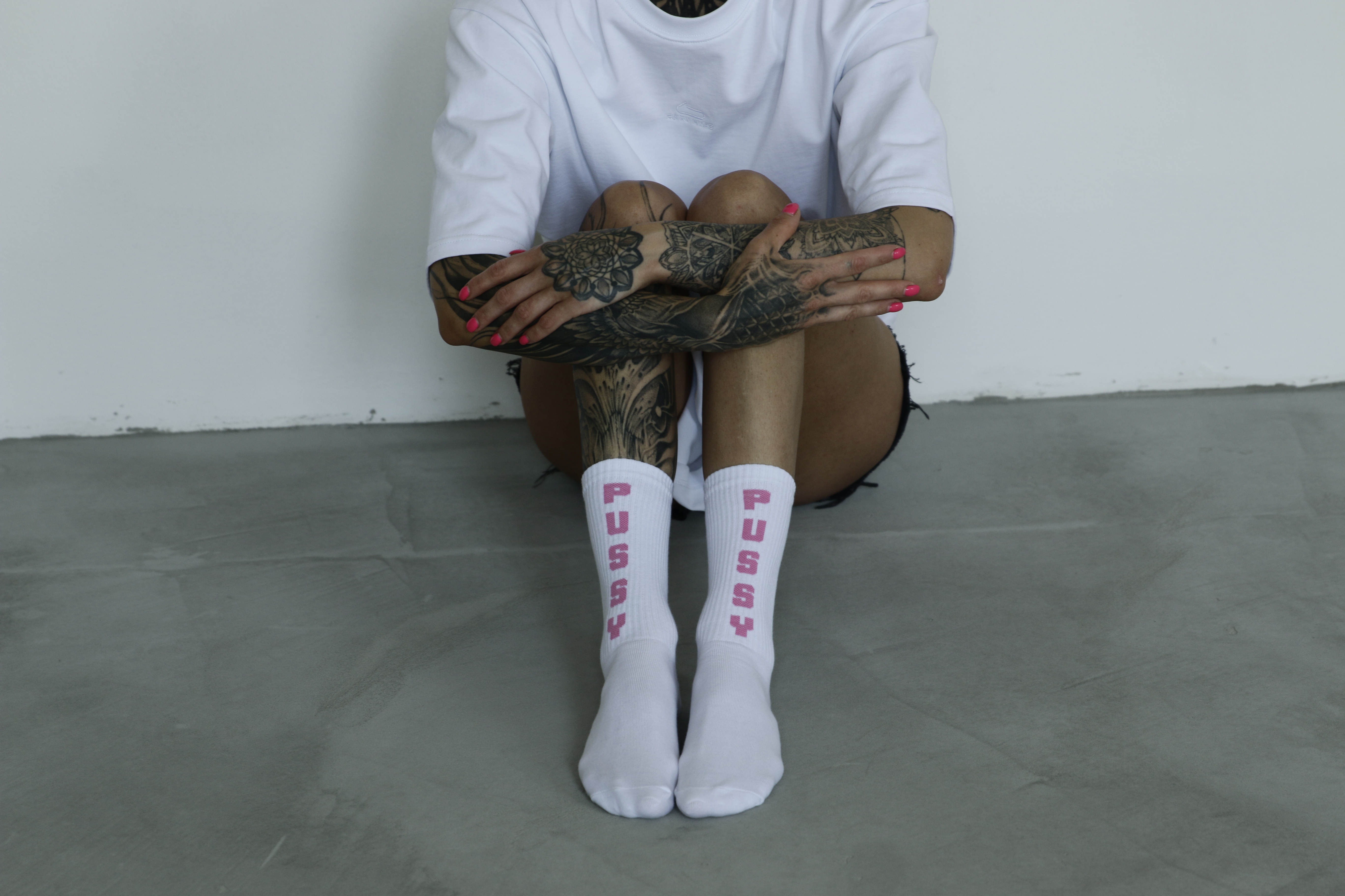 PUSSY white