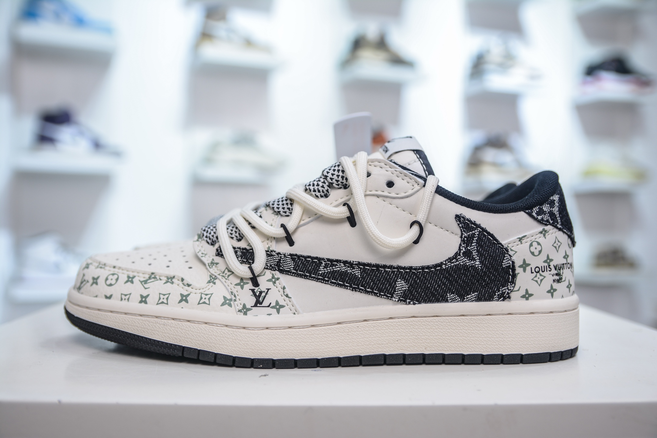 Travis Scott x Nike Air Jordan 1 Low x Louis Vuitton YX5066-325