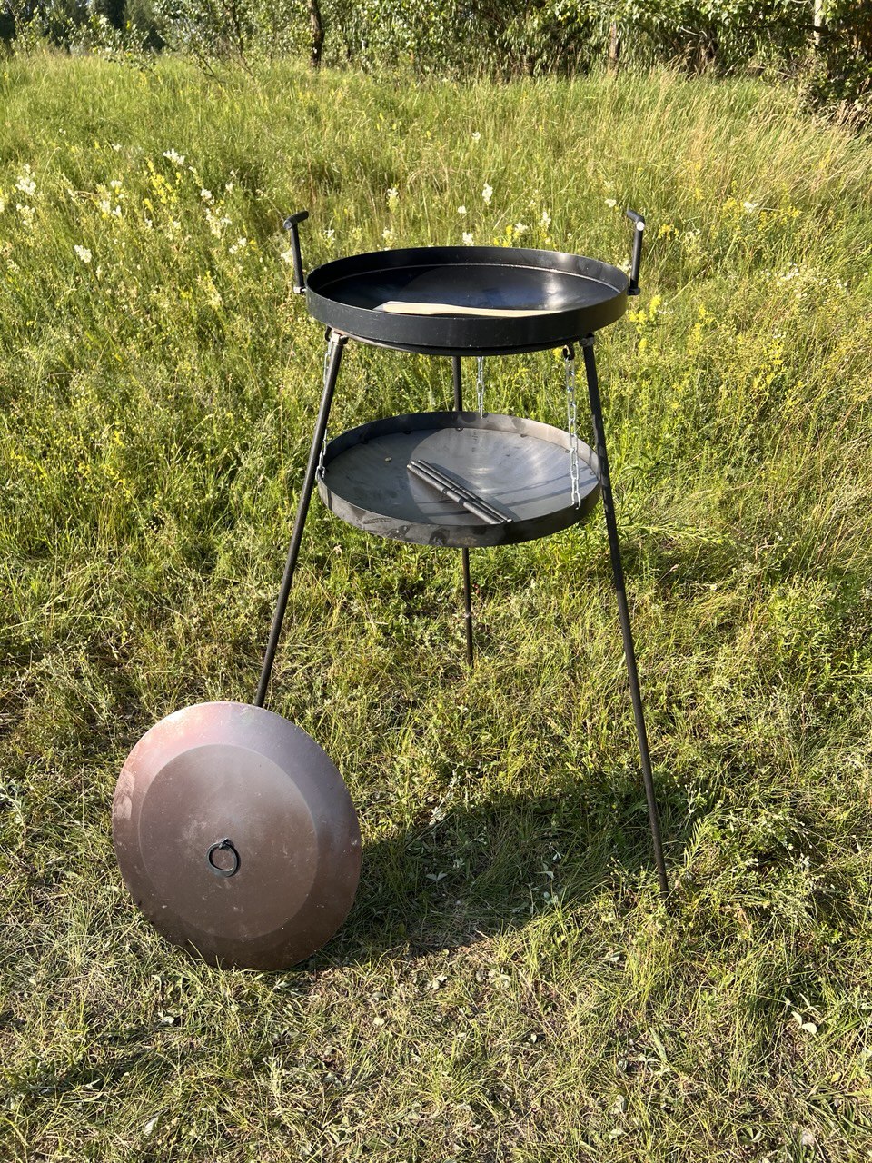 Сковорода Садж 40 см з підставкою для вогню на високих цільних ніжках з кришкою