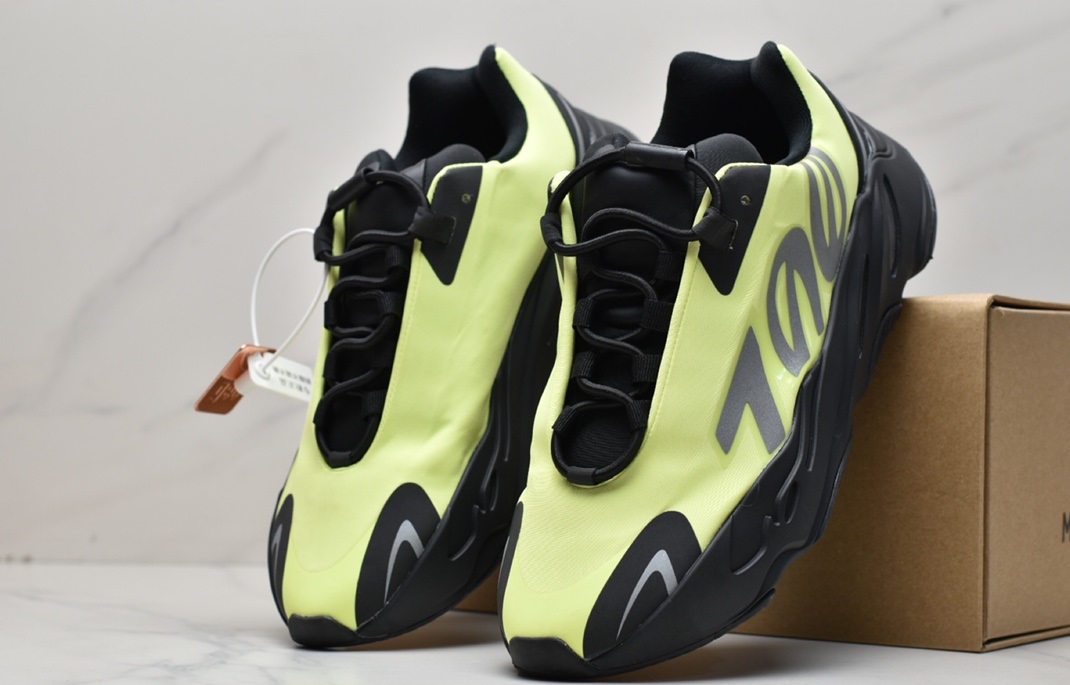 Adidas YEEZY BOOST 3M 700 MNVN 700v3 FY3727