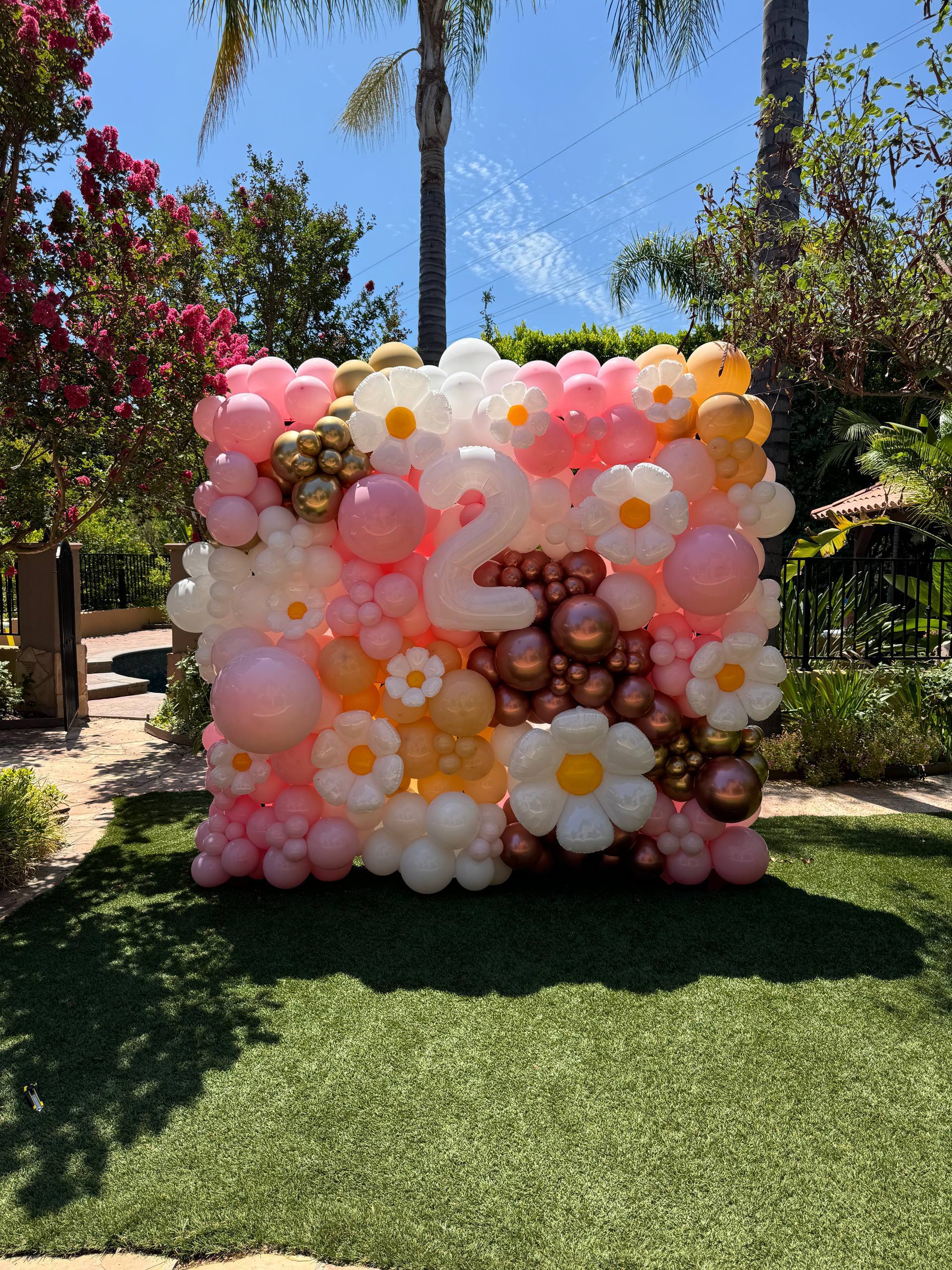 Blooming Daisy Balloon Wall Backdrop