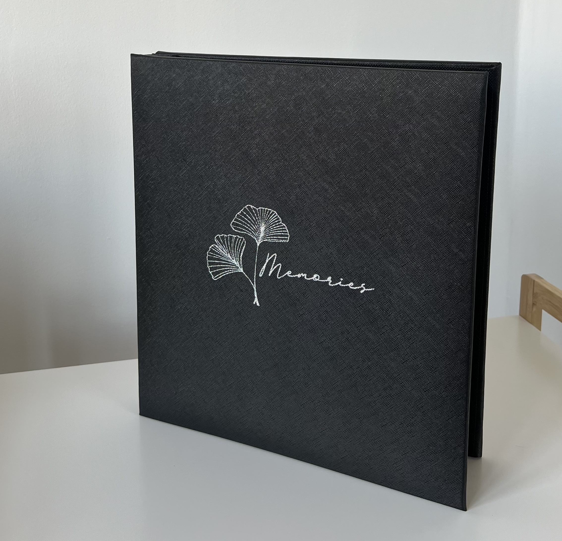 Фотоальбом на 500 фото "Memories" чорний з гілочкою