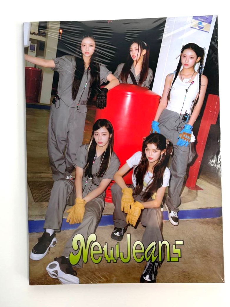 Журнал K-pop групи NewJeans, Фотожурнал 37A215