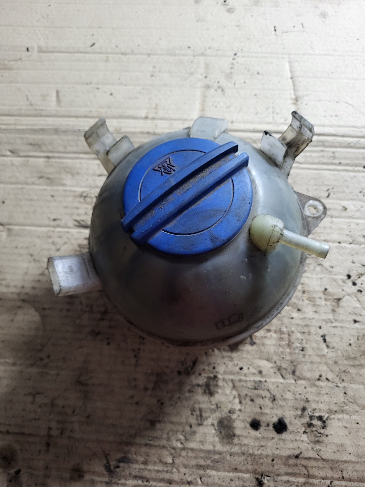 Розширюючий бачок системи охолодження Passat B6 2.0 BMP