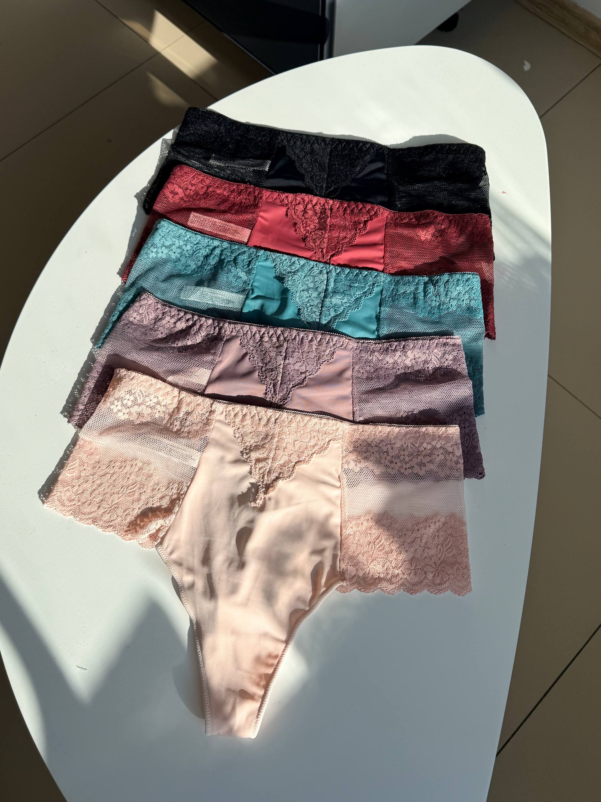 СТРІНГИ З МЕРЕЖЕВОМ