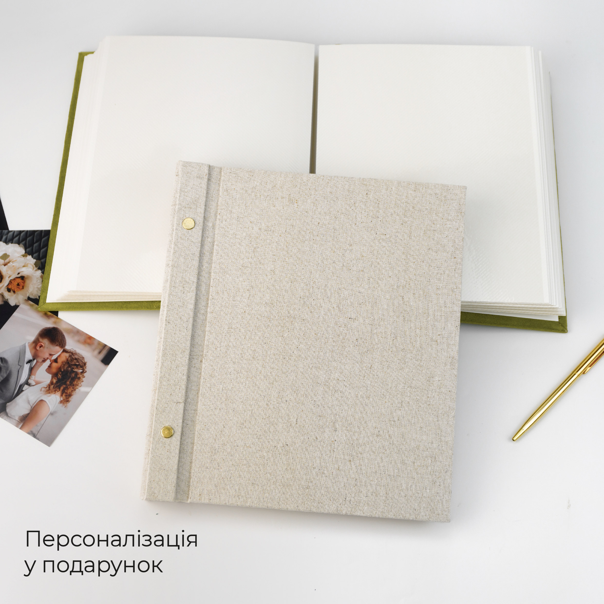 Альбом з чорними самоклеючими аркушами 24х27см.
