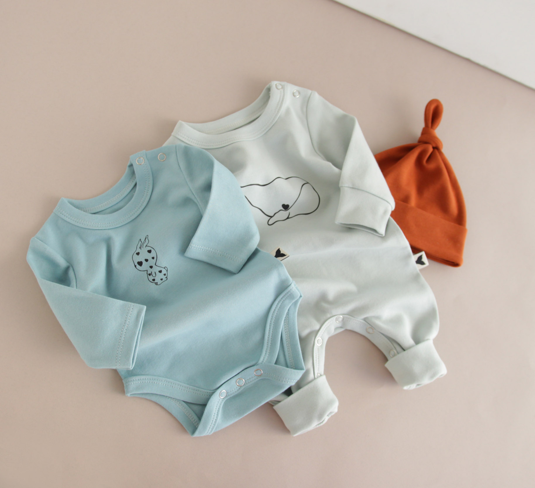 Комплект,  ромпер та шапочка для немовлят