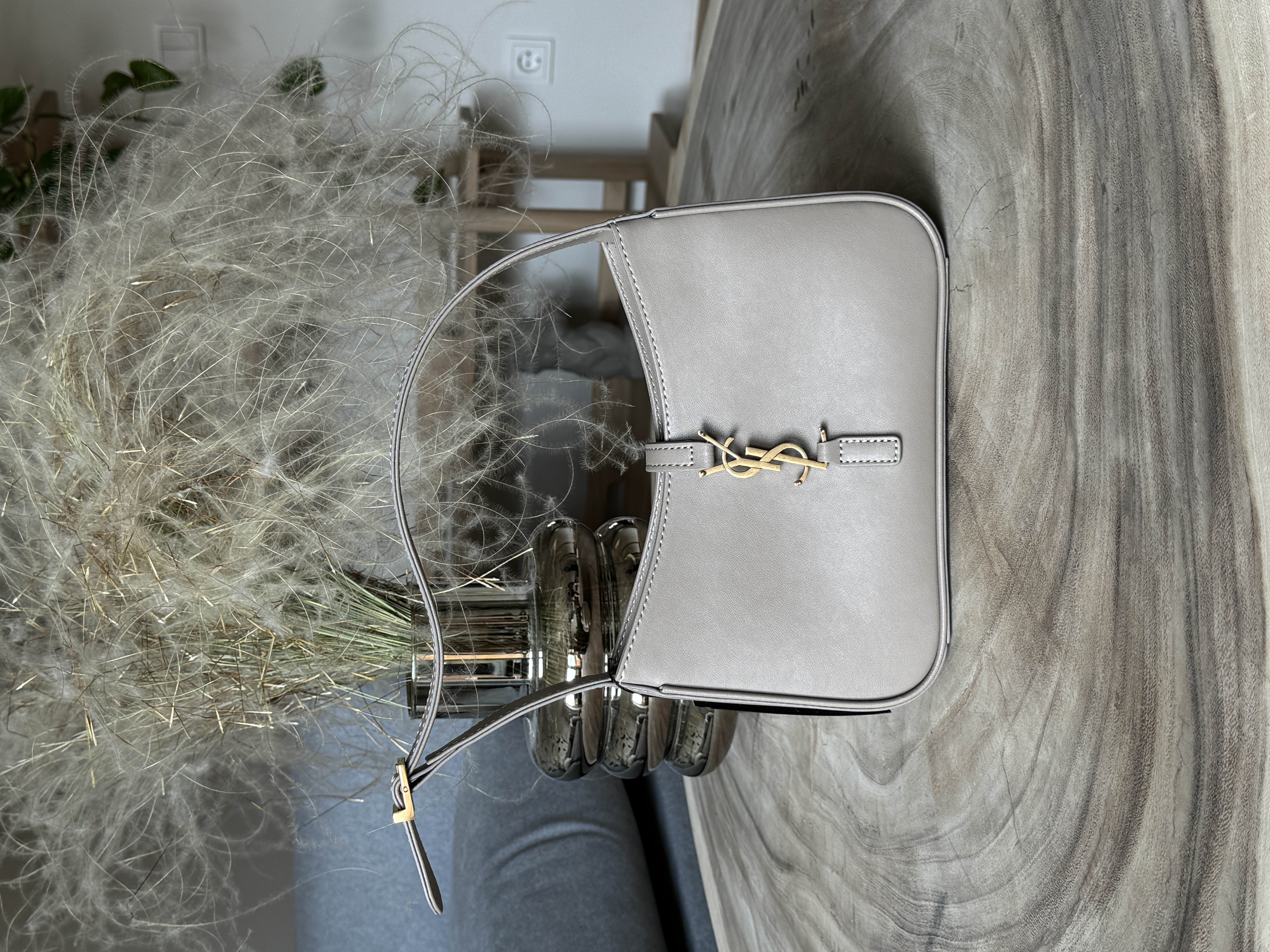 Yves Saint Laurent Hobo Le 5 A 7 Leather Shoulder Bag in Beige/Gold