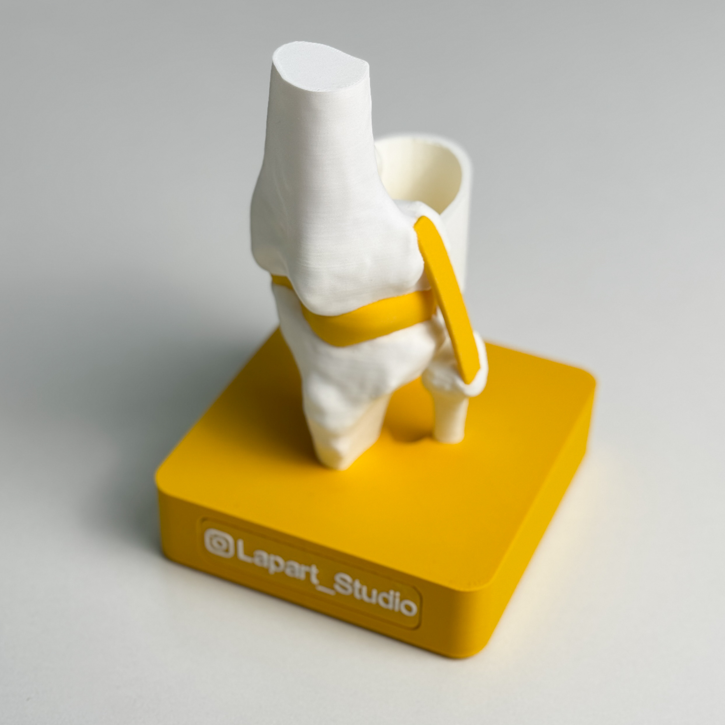 Анатомічна підставка в формі колінного суглобу