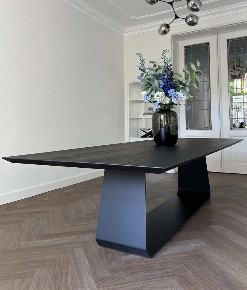 Обідній стіл Graphite з масиву дуба / ясеня