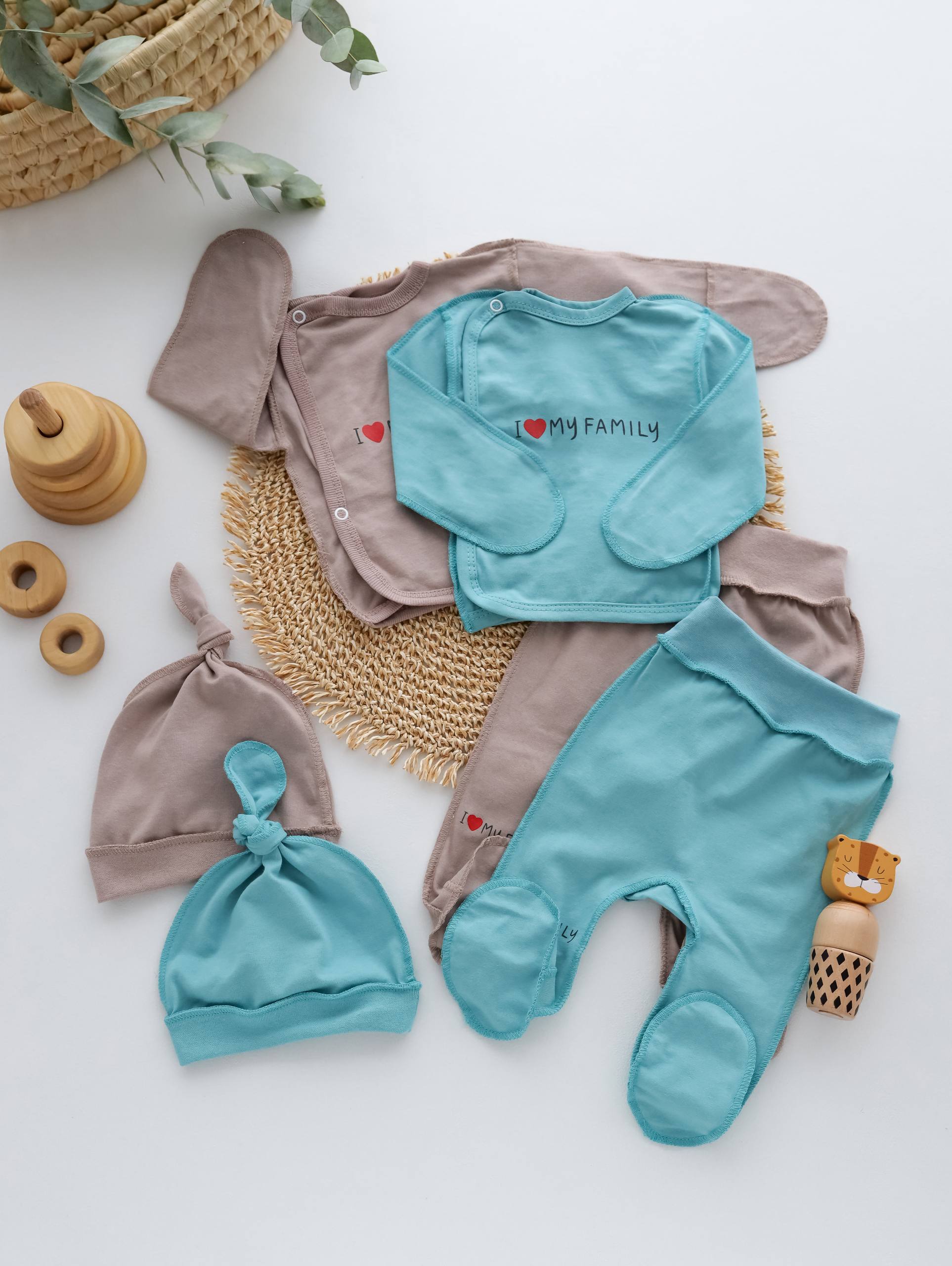 Комплект для новонародженого малюка: розпашонка + повзунки +шапочка