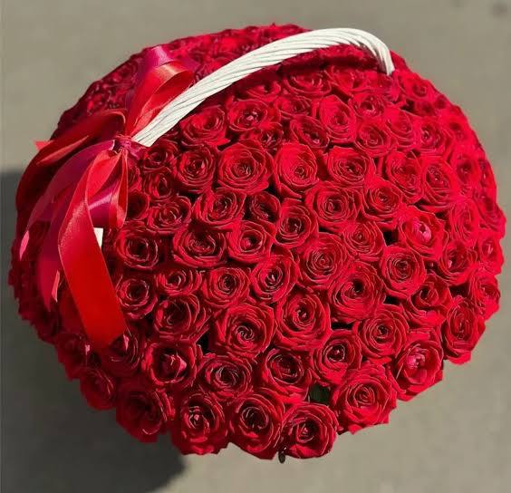 La Vie en Rouge — 151 червона троянда в кошику