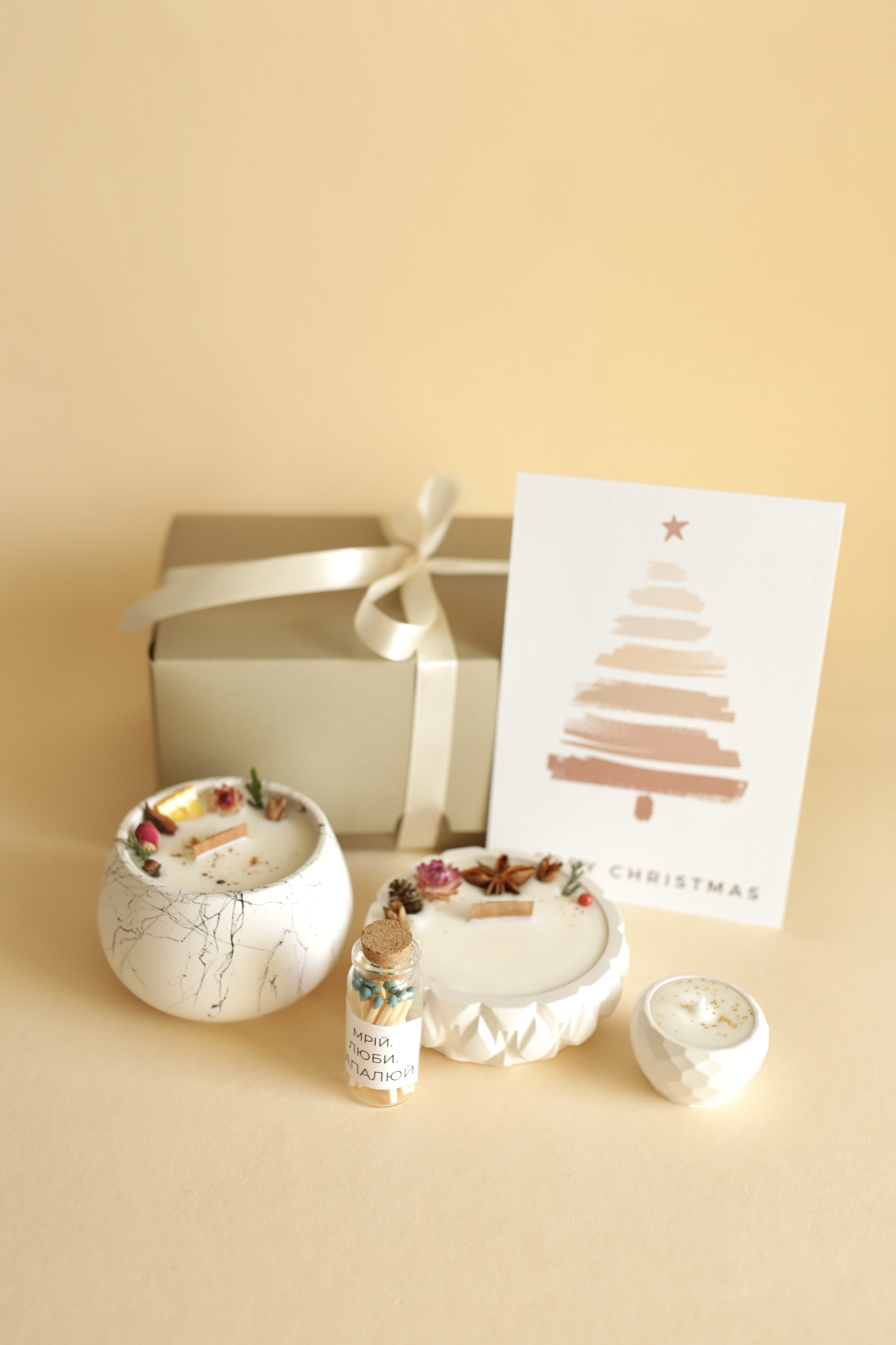 бокс № 11.3-(різдвяний+обійми в повітрі+сірники "мрій люби запалюй )