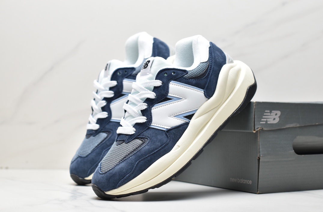 New Balance M5740LA