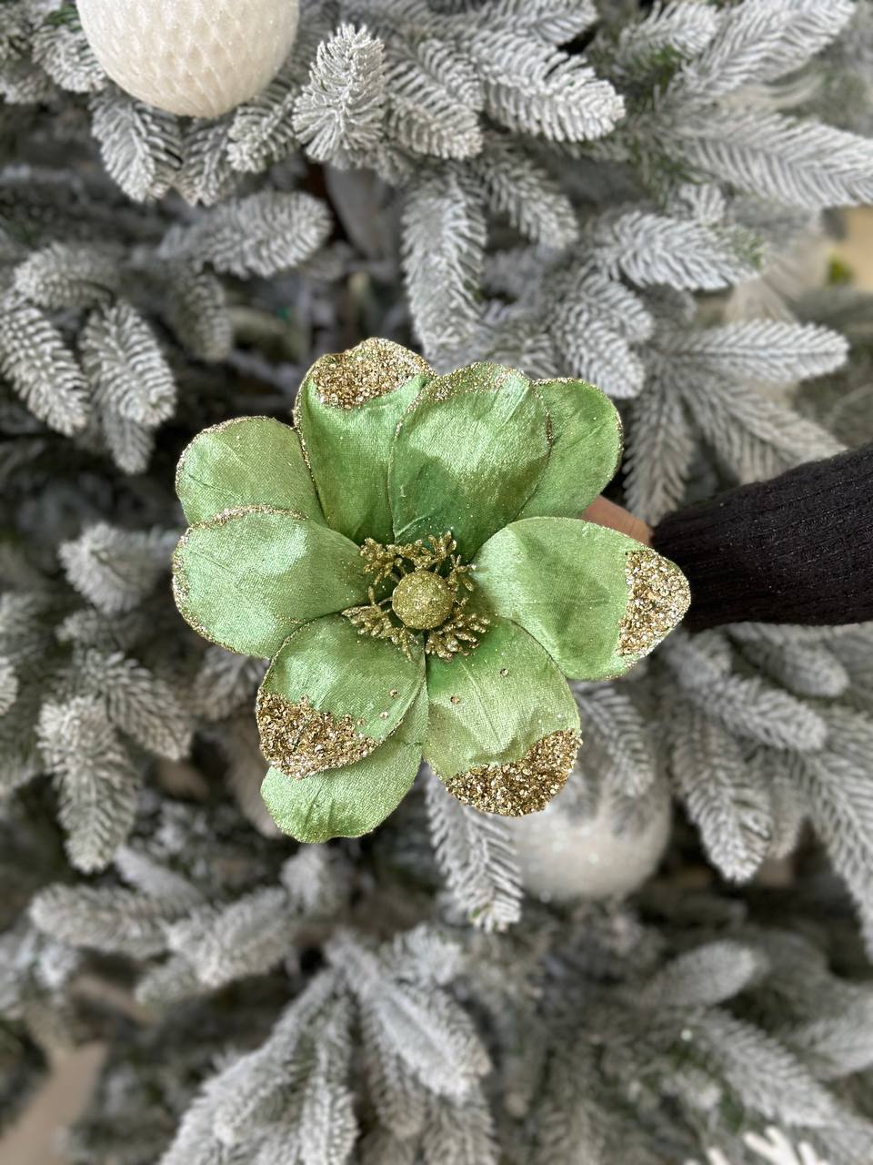 Декоративна квітка Магнолія, 22 см, на кліпсі