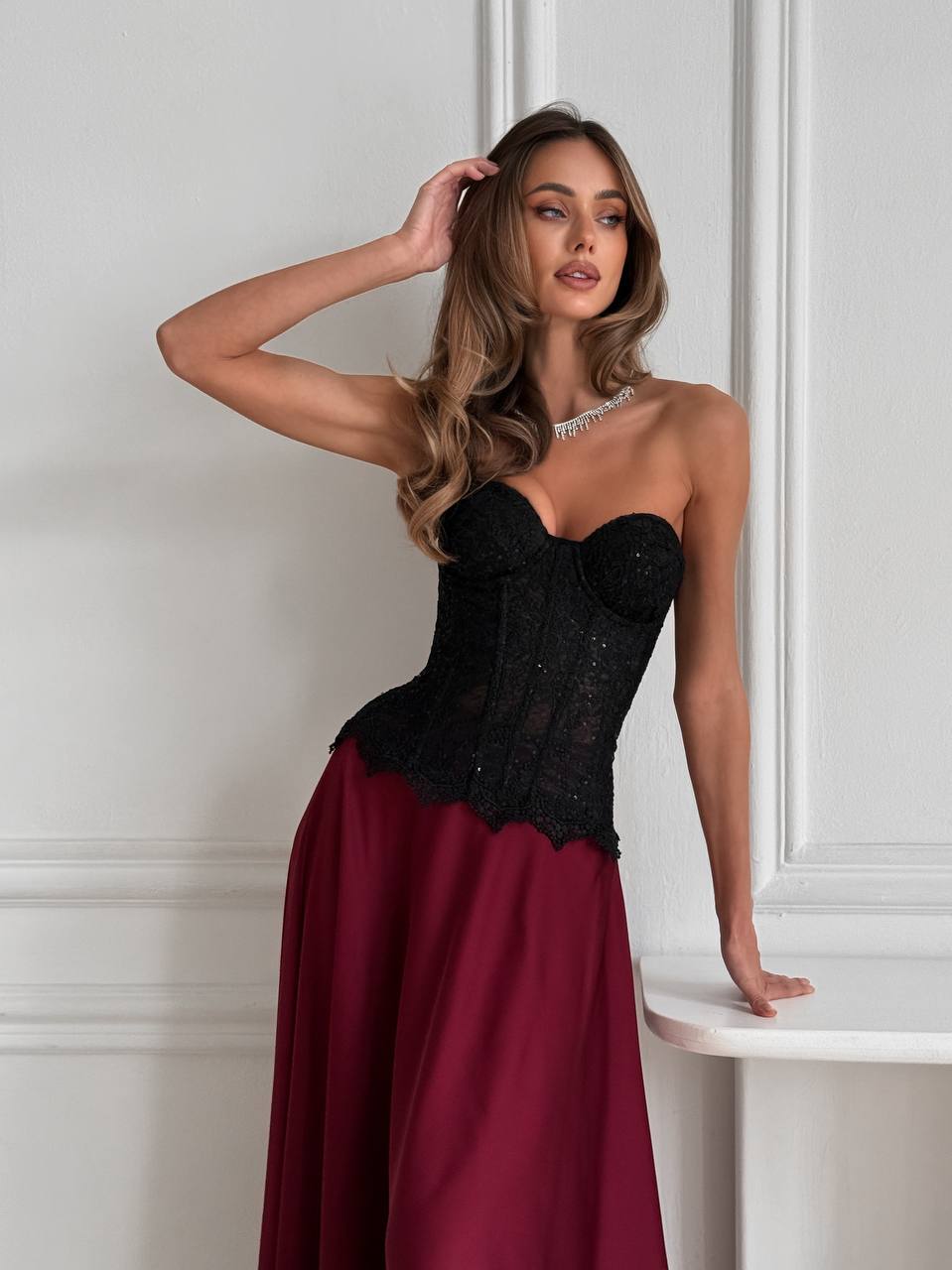 Корсет мереживний чорний з блискітками з чашками