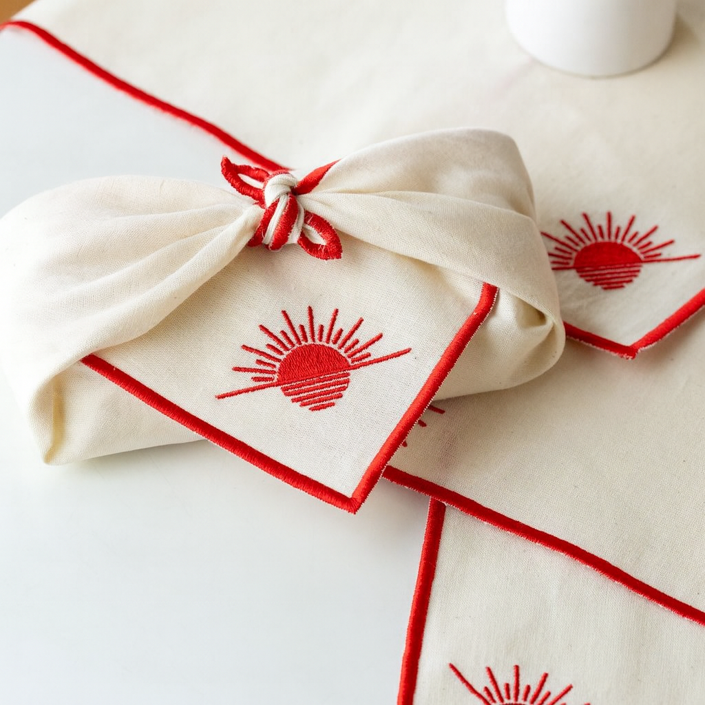 Штолен у вишитій серветці ✨