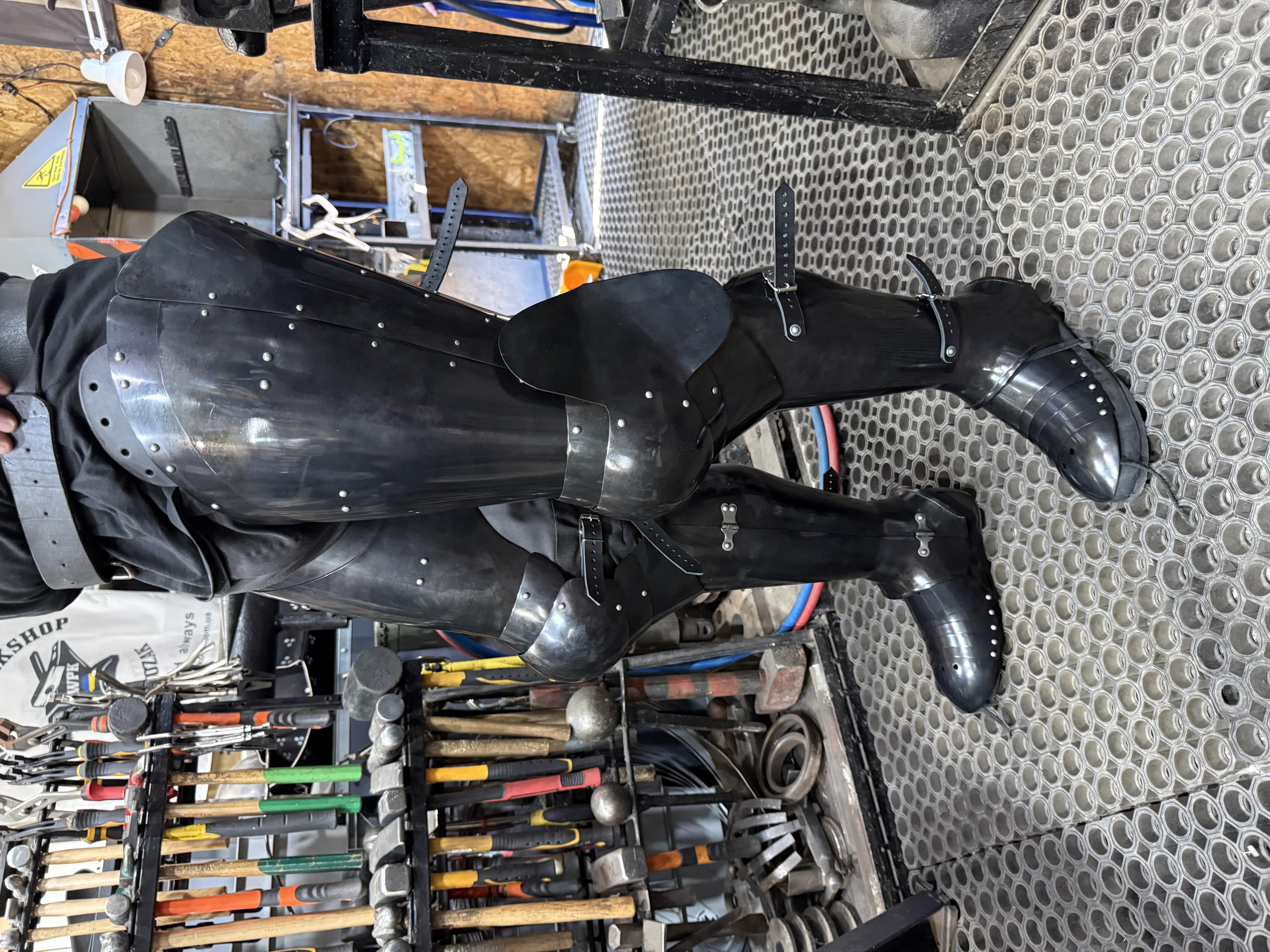 Standard armor legs black style 