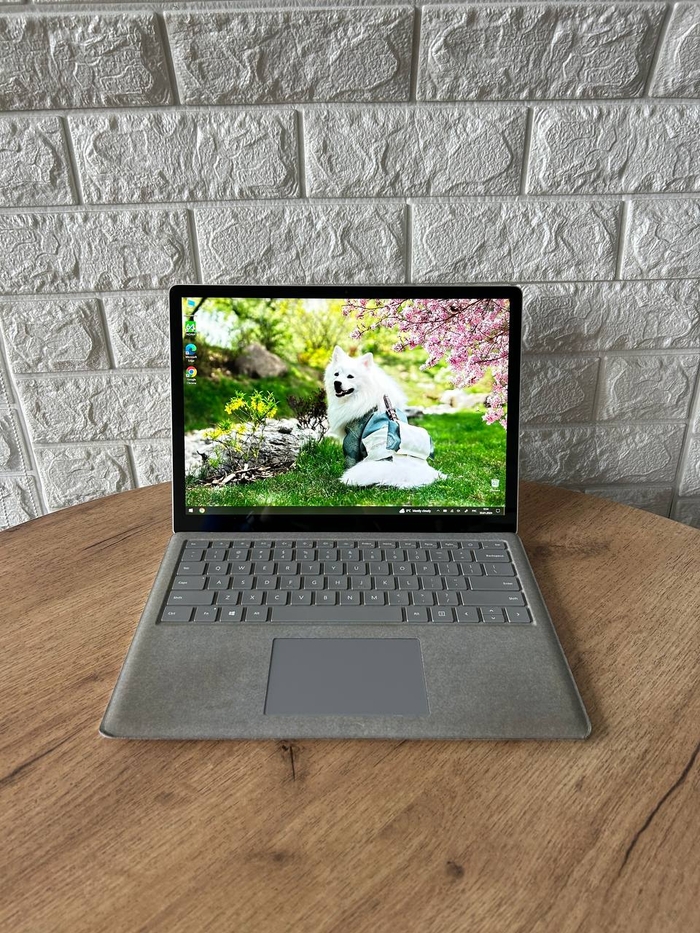 Сенсорний Microsoft Surface Laptop (уцінка)