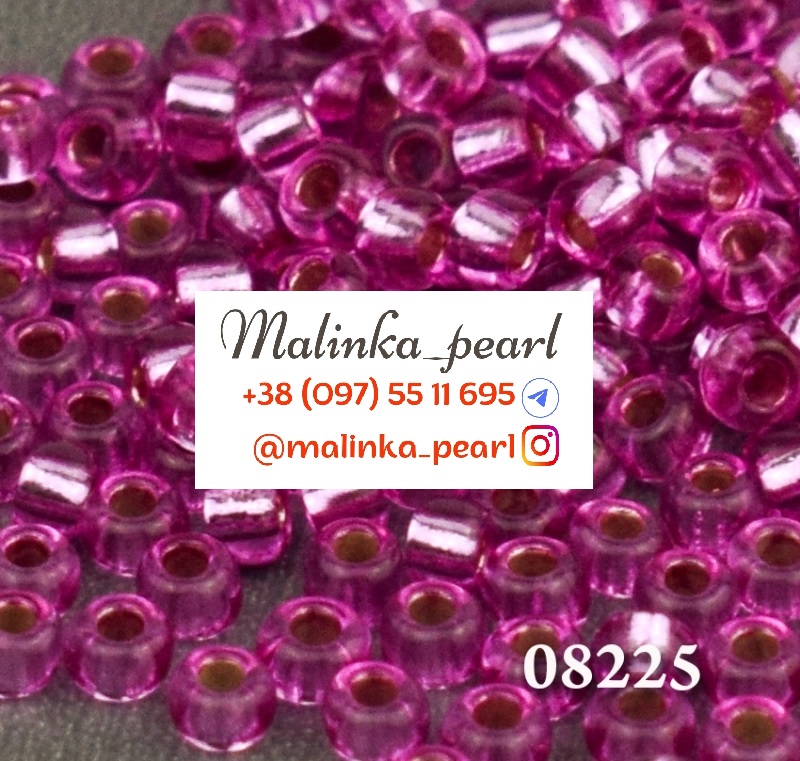 Бісер малиновий, кристальний з блискучим срібним отвором