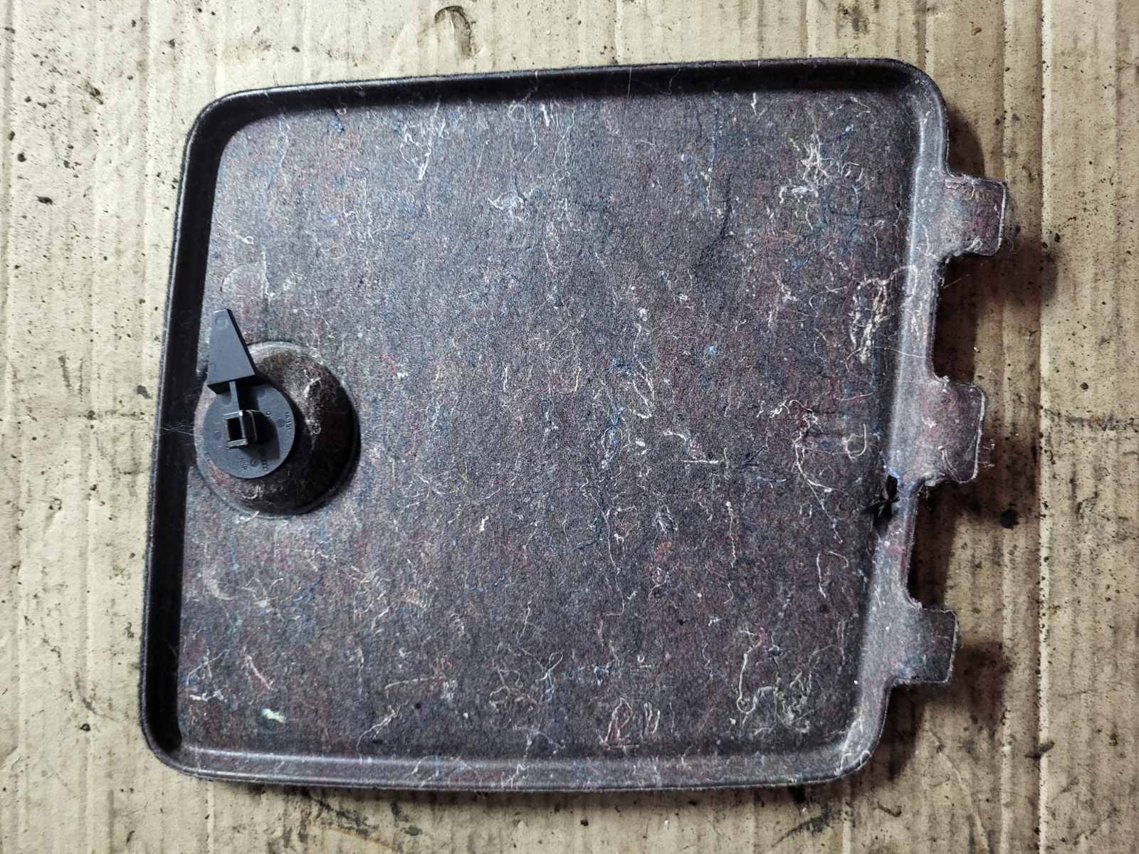 Кришка обшивки багажника Passat B6 BMP