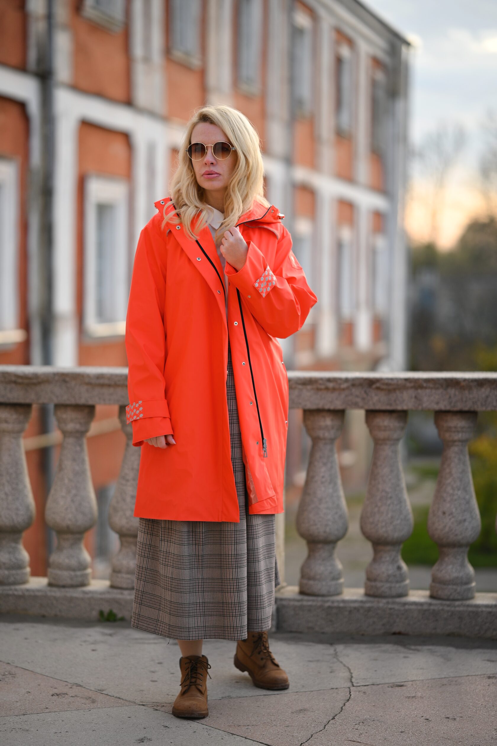 Помаранчевий жіночий дизайнерський дощовик / Designer Orange Raincoat