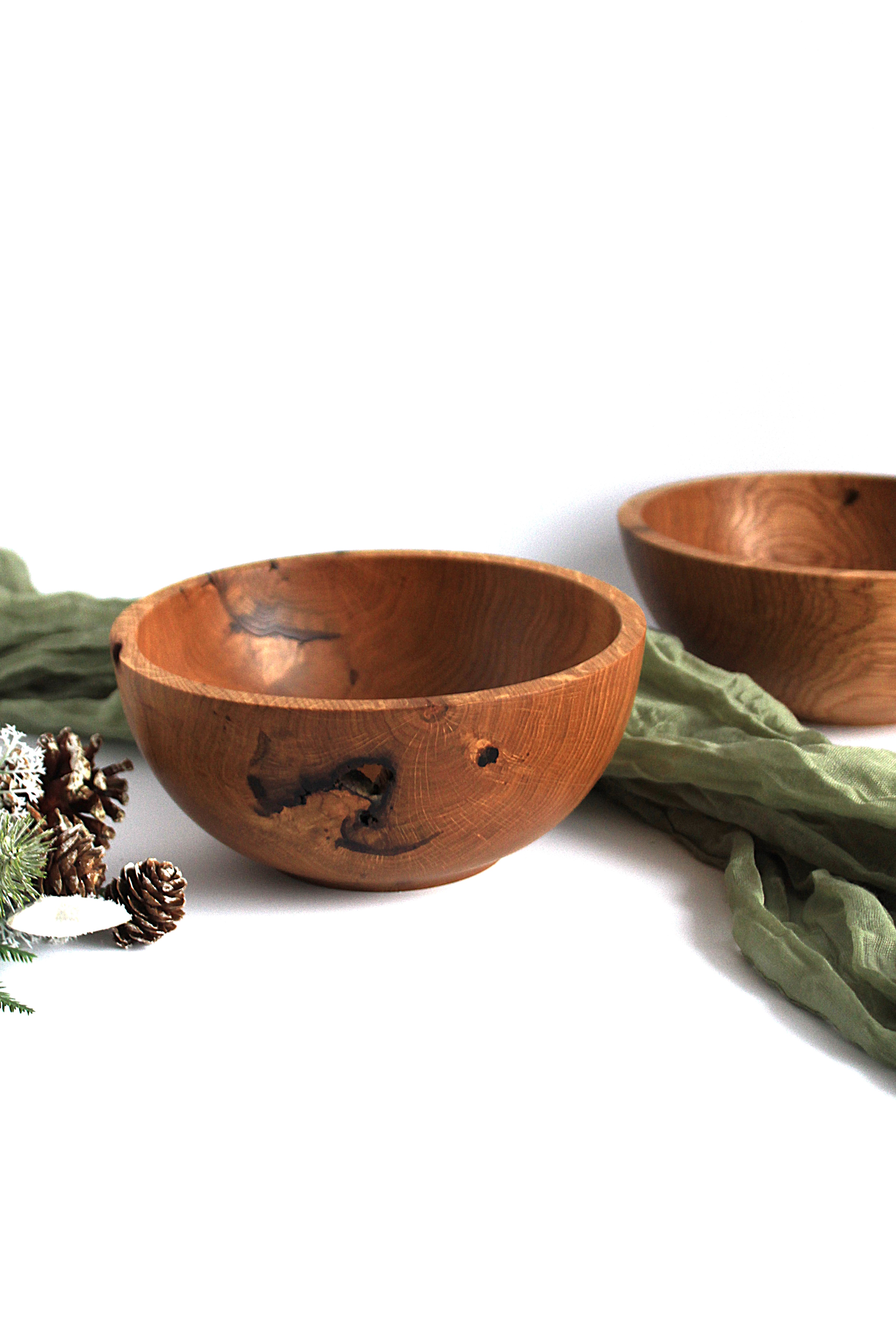 Миска з дуба для фруктів та горіхів