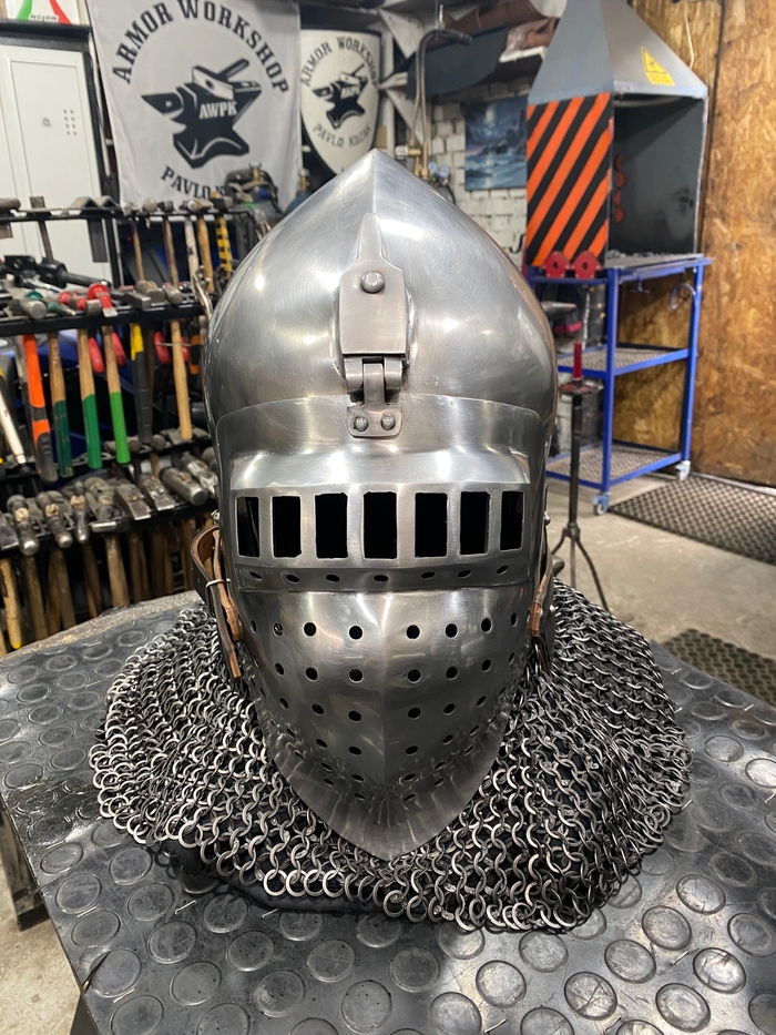  Armor helmet Bascinet Klapvisor “rectangular eye sockets”