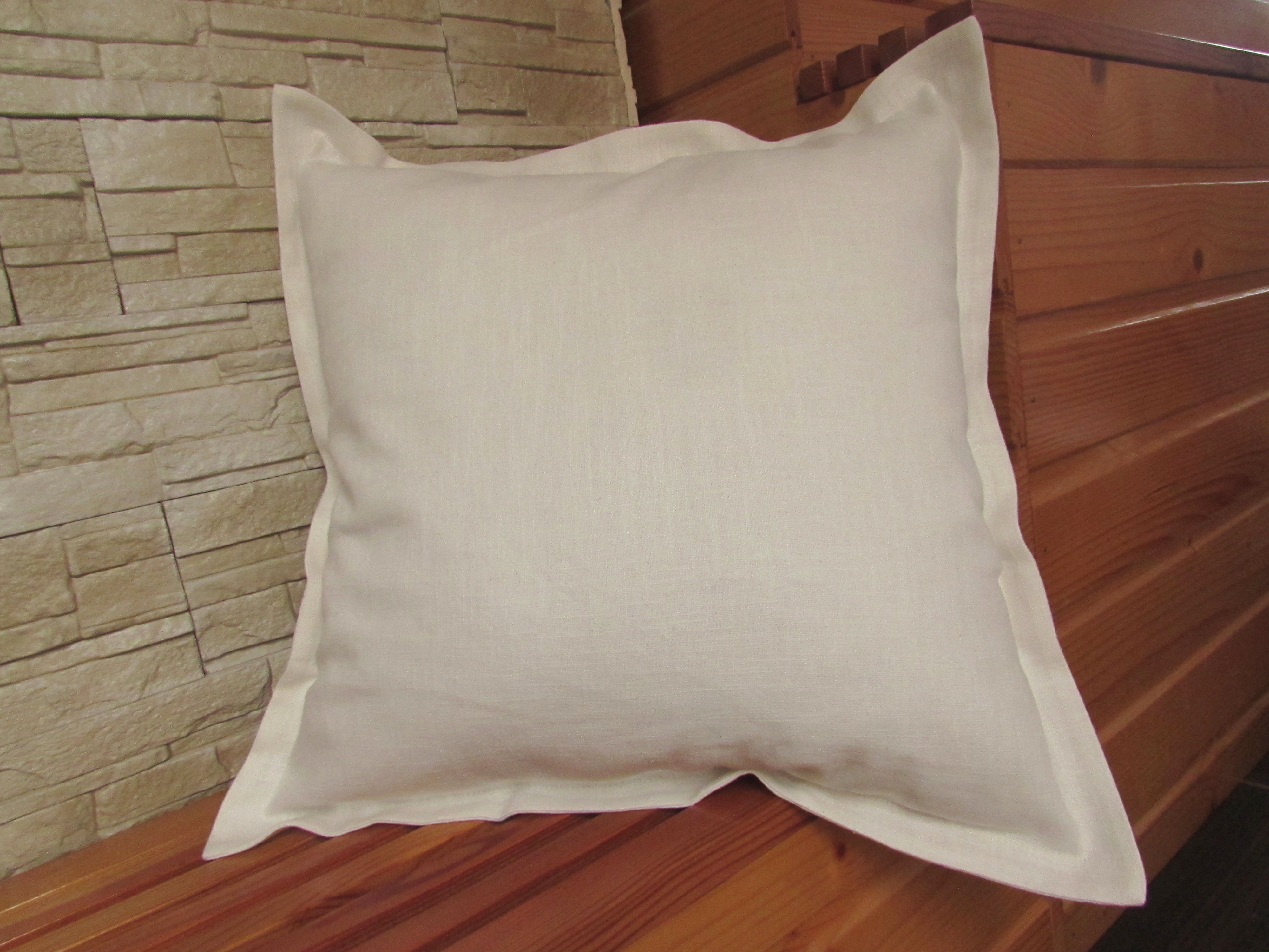 White ľanový vankúšik