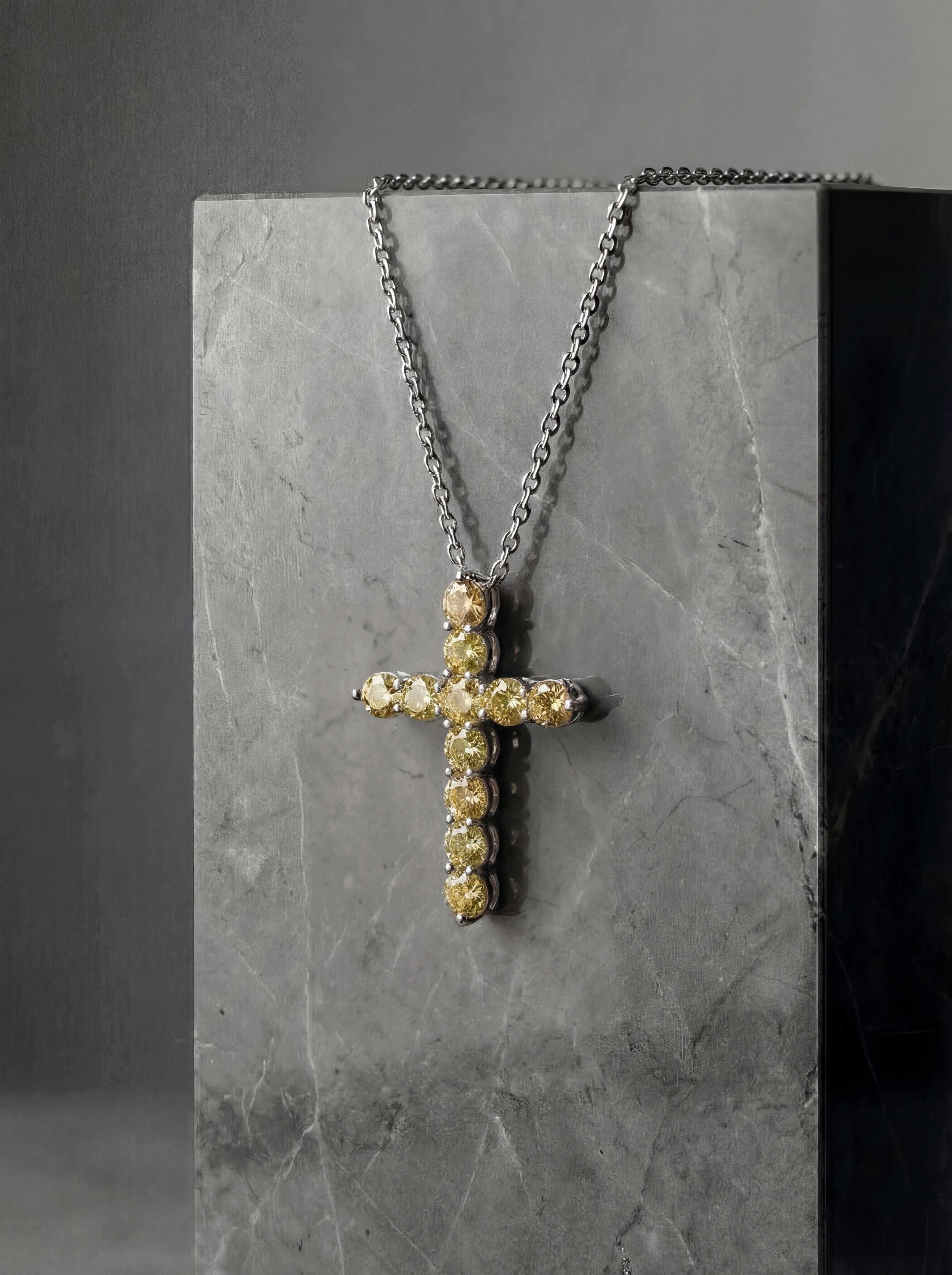 Хрестик 2,3 см на ланцюжку з жовтими фіанітами