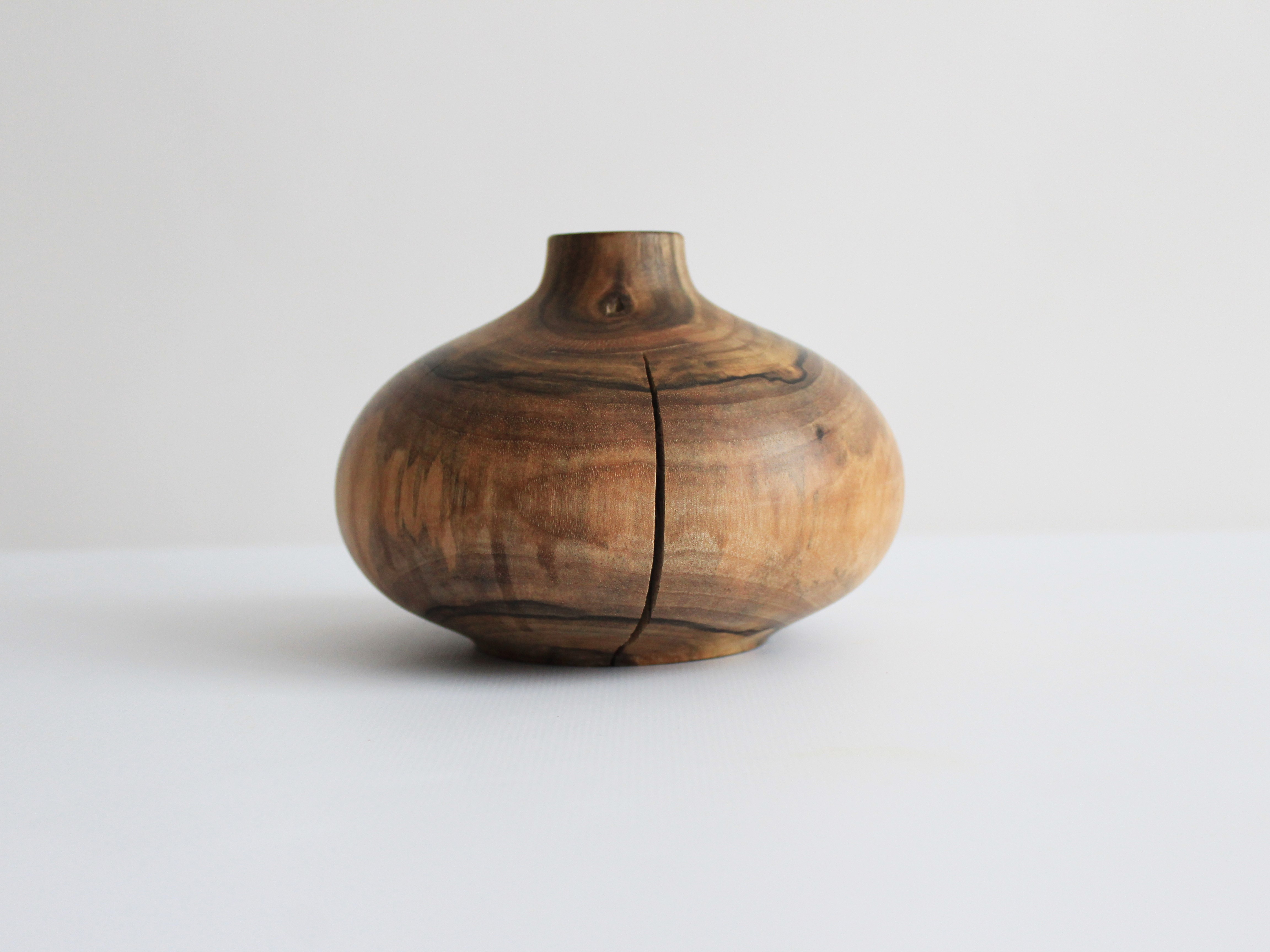 Стильна вазочка з дерева