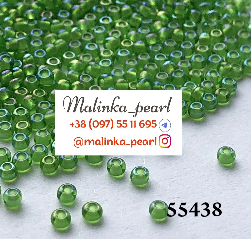 Бісер зелений, прозорий, з білим крейдяним отвором