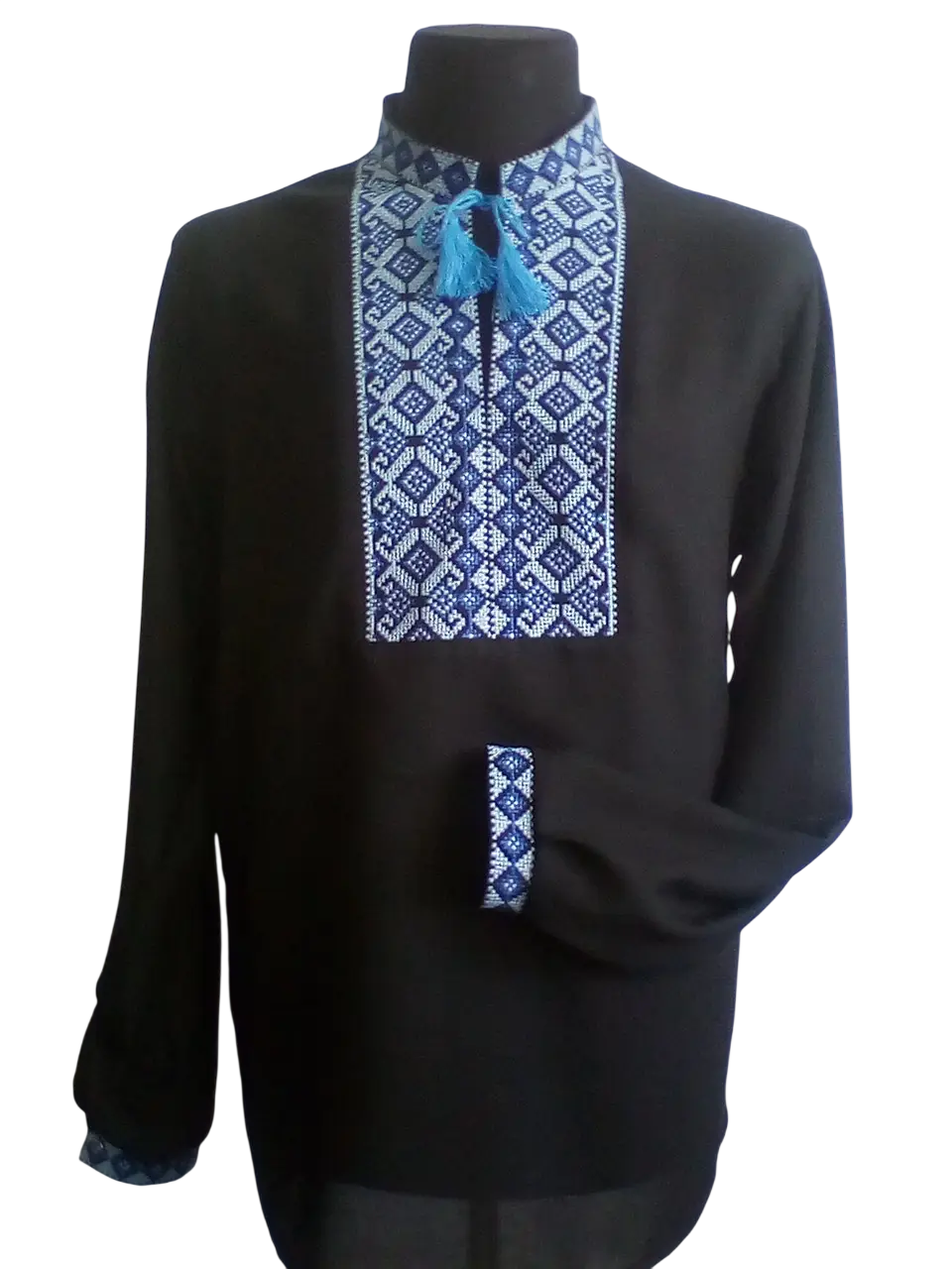 Вишита сорочка чорний льон блакитна вишивка