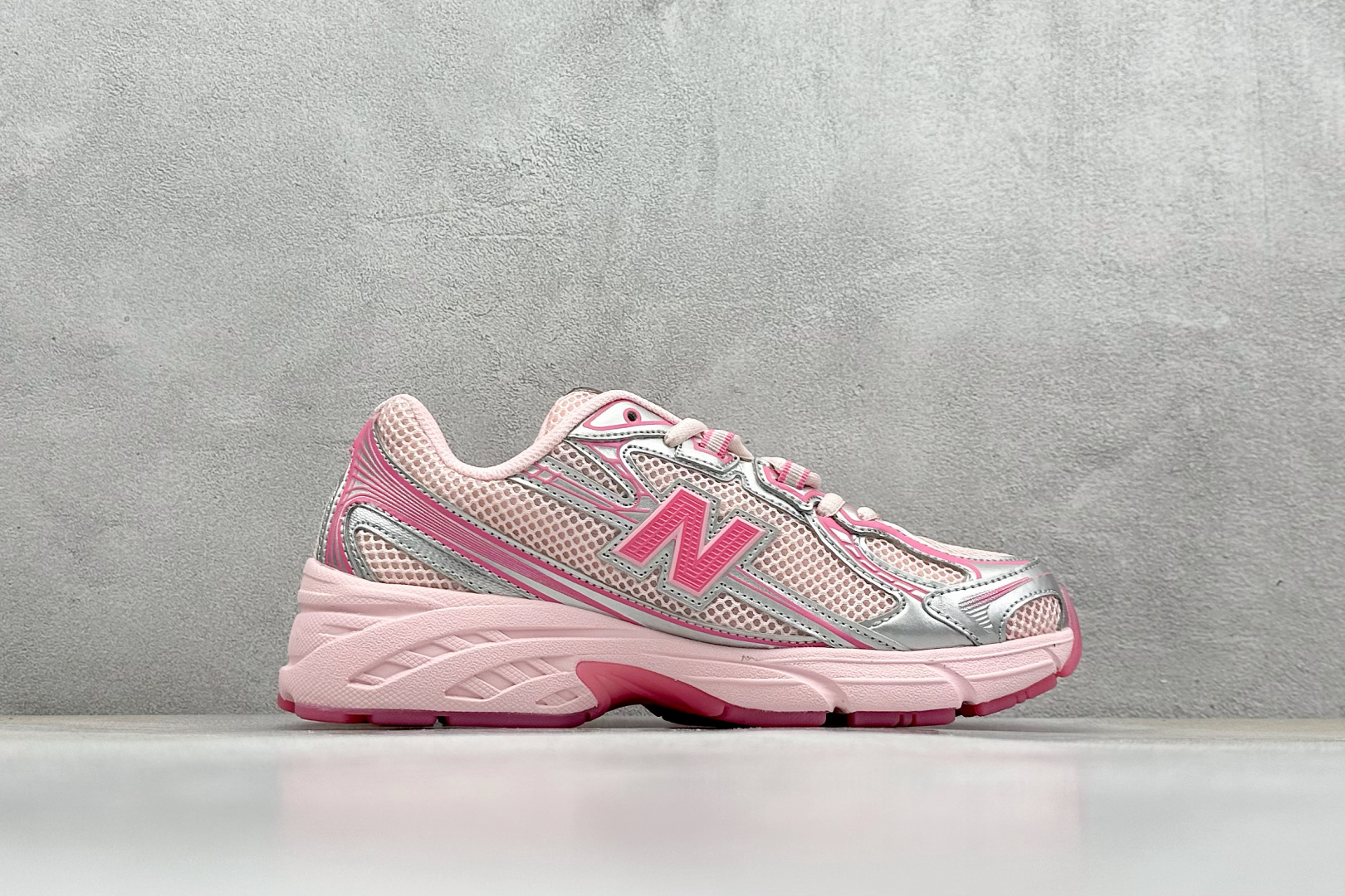 New Balance U740AP2