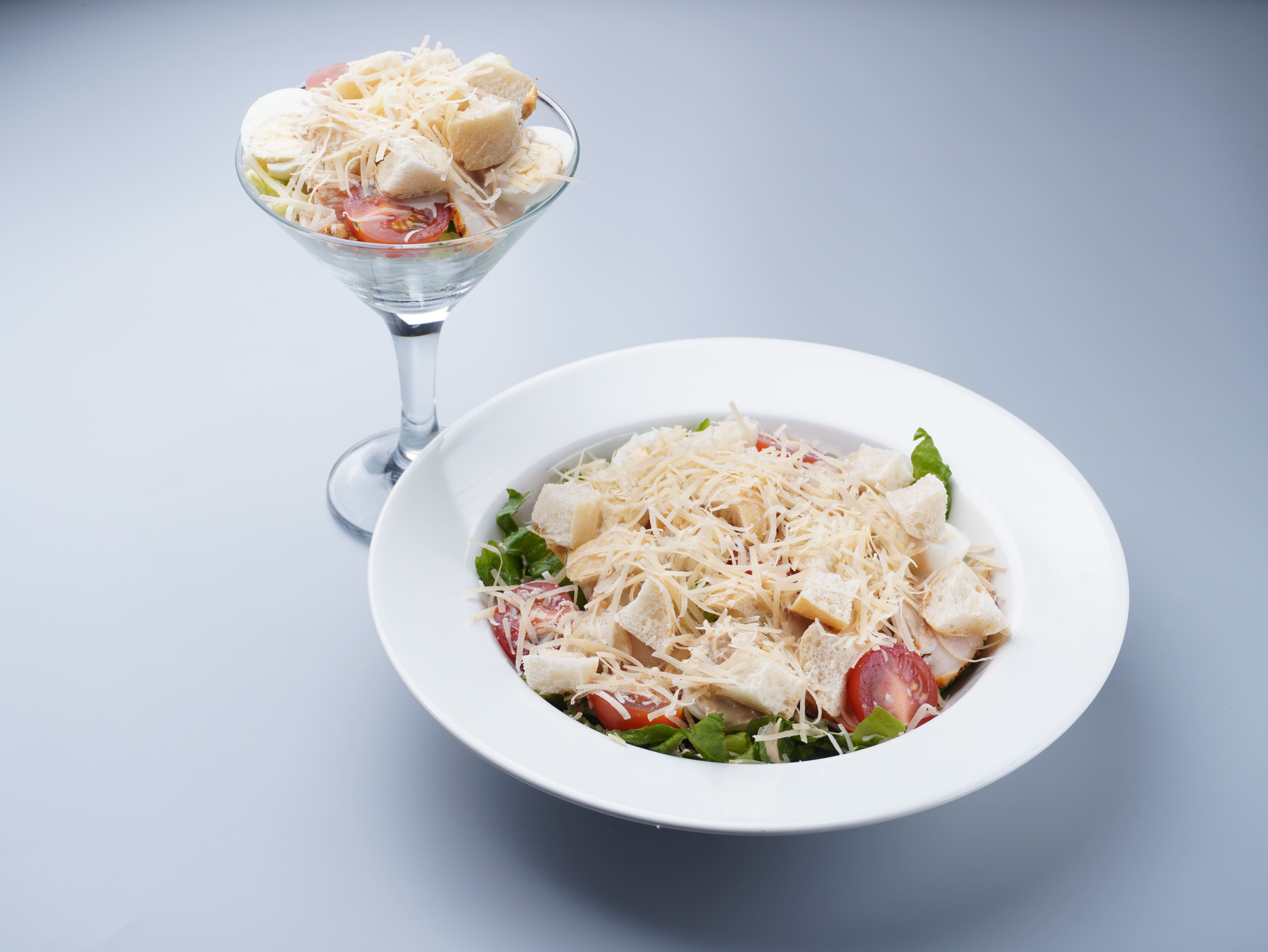 Салат "Цезар" з куркою та пармезаном (100 грам)